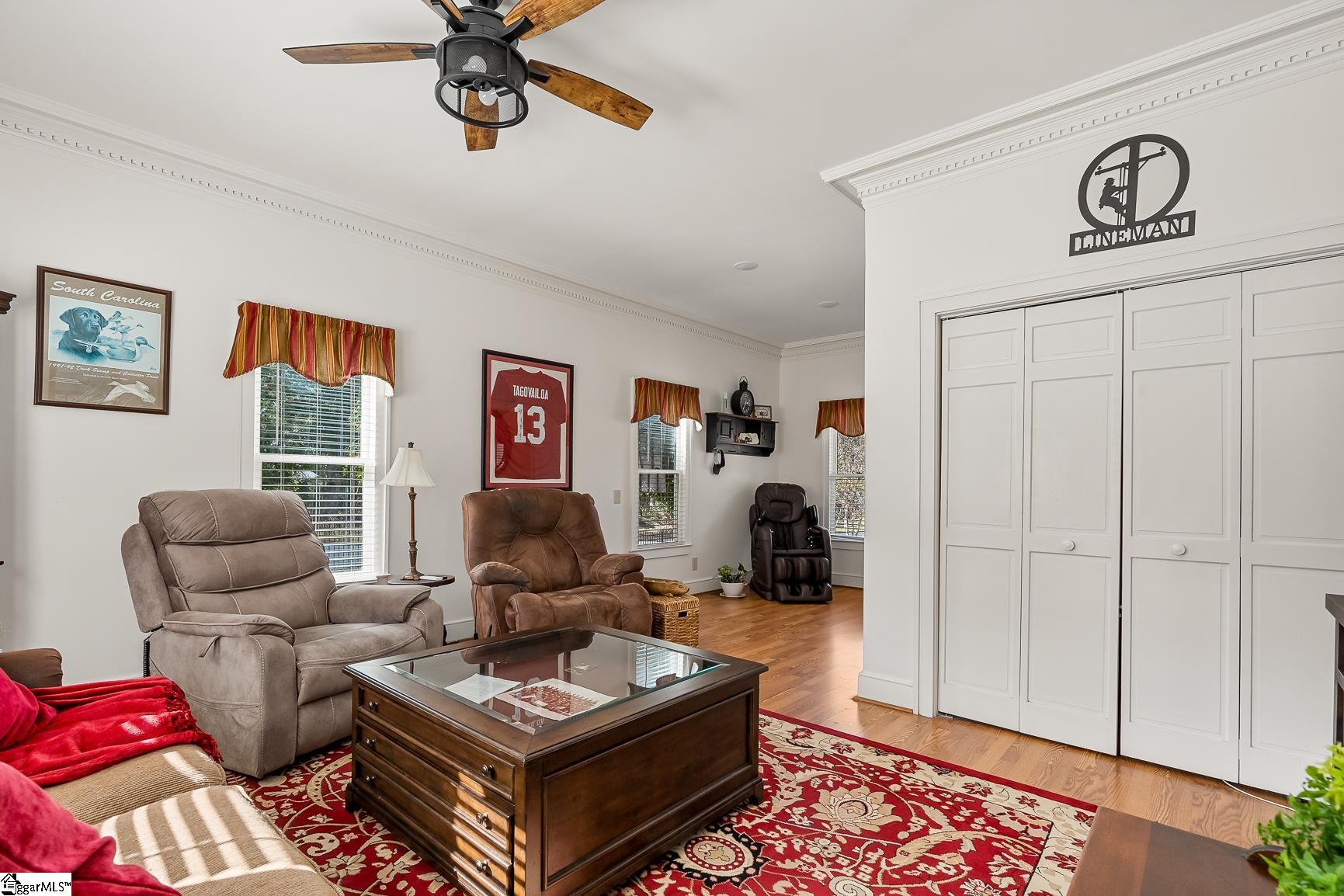 308 W Walnut Street Property Photo 18