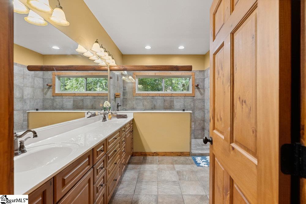 215 Serenity Bay Drive Property Photo 16