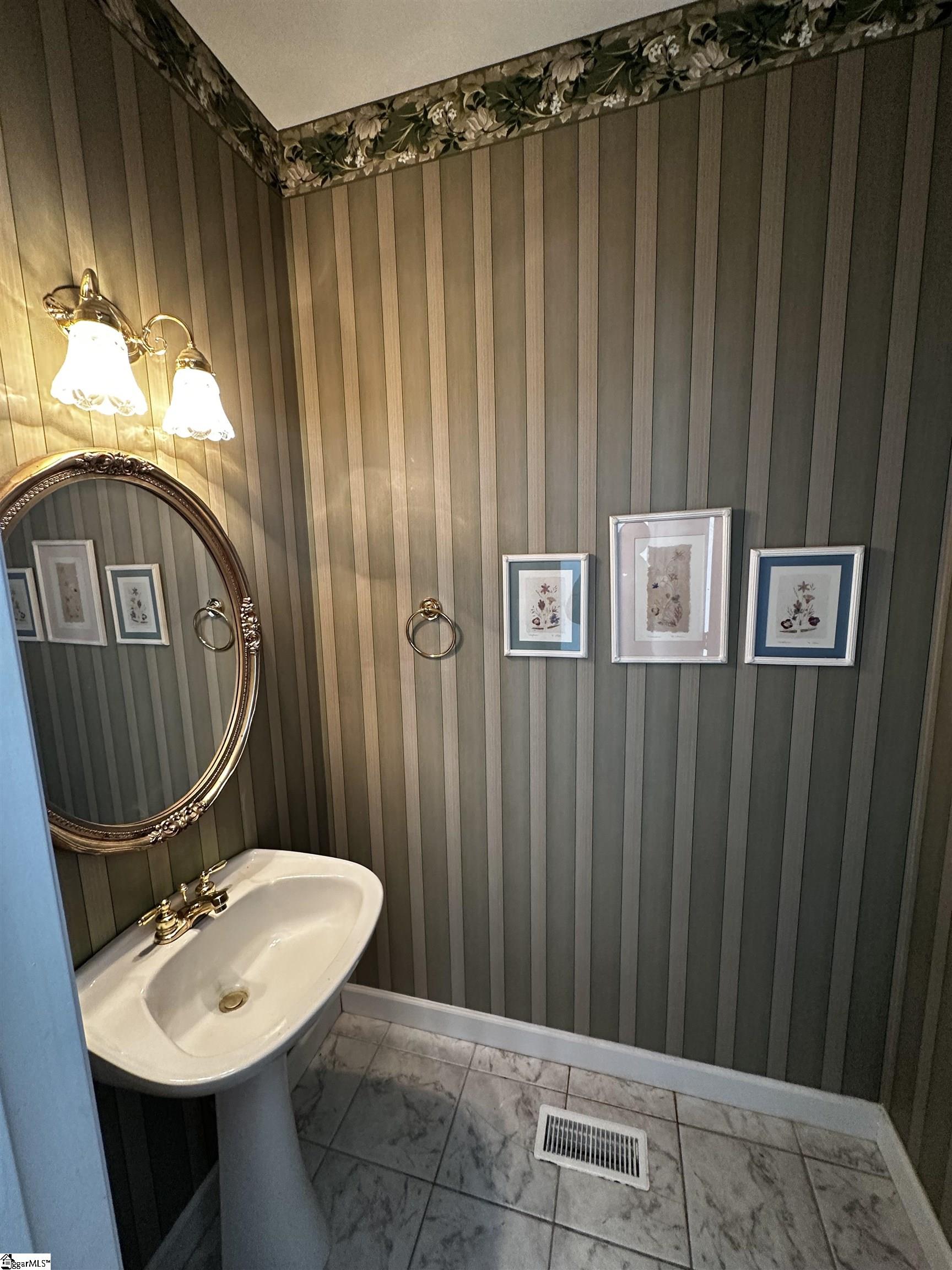 1573726 Property Photo 5