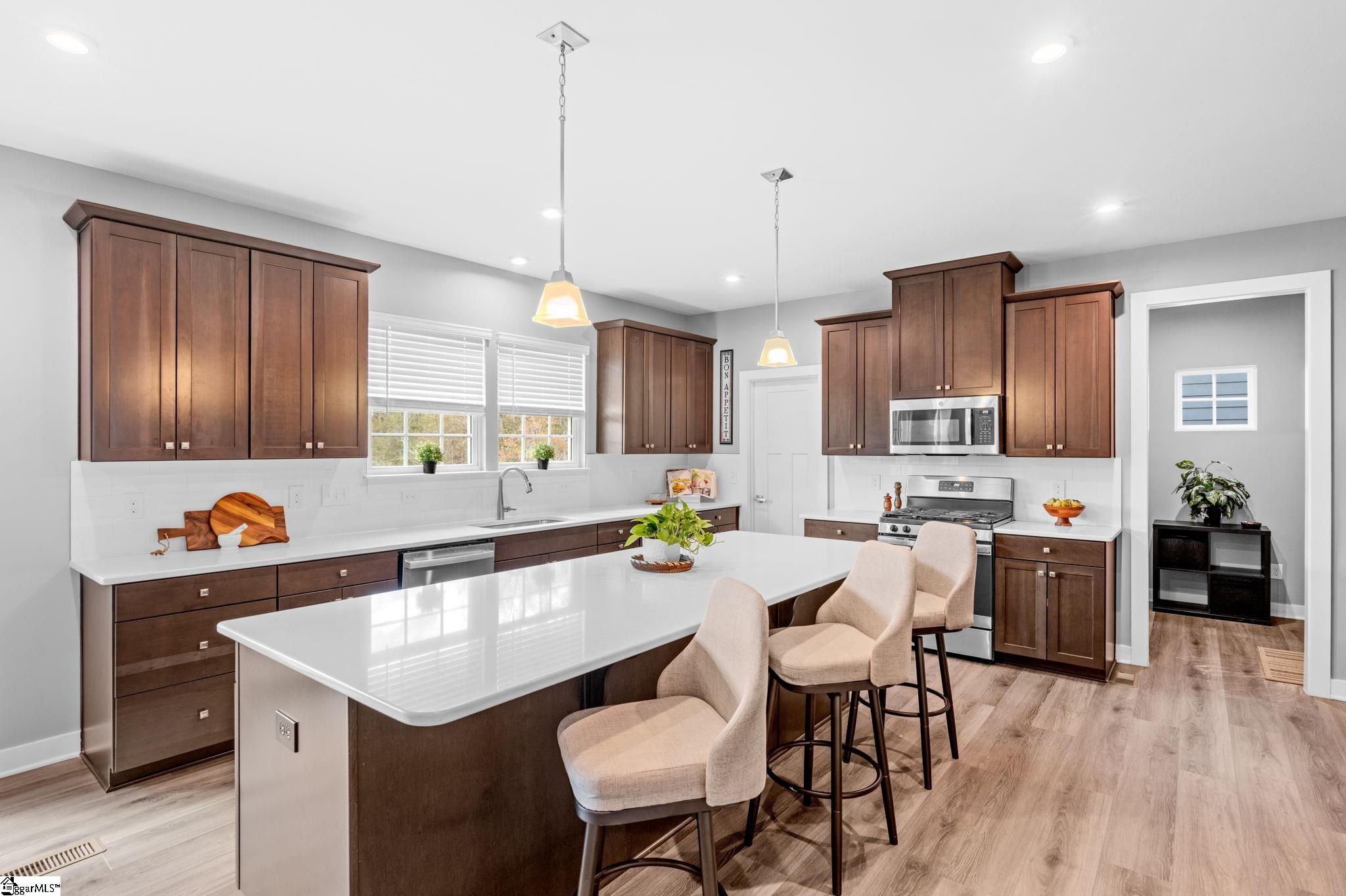 228 Chinook Drive Property Photo 4