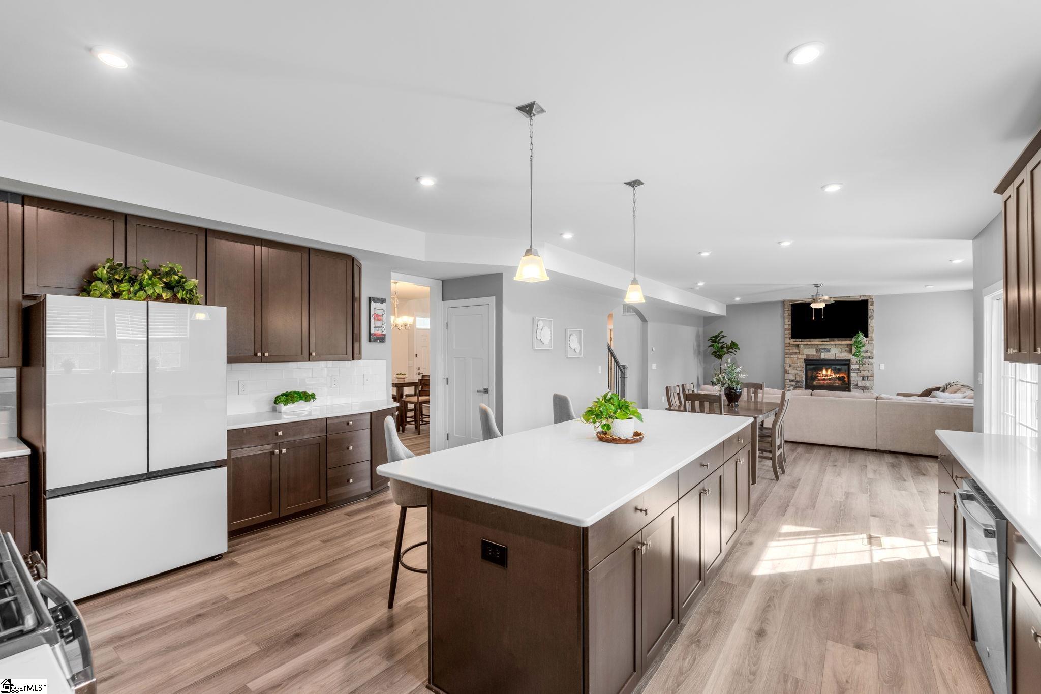 228 Chinook Drive Property Photo 5