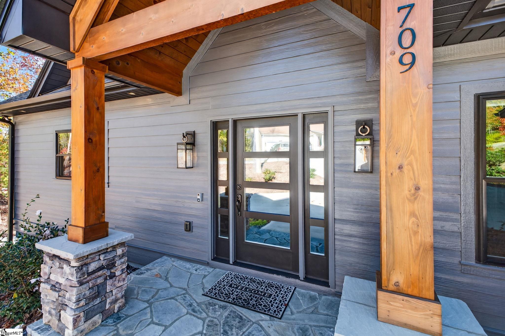 709 Keowee Bay Circle Property Photo 2