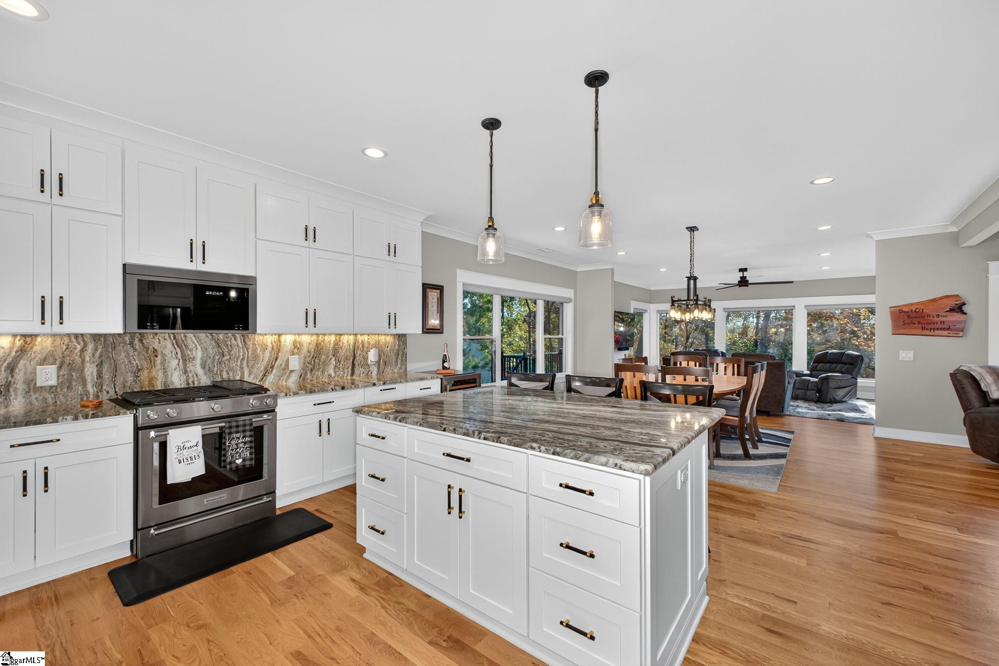 709 Keowee Bay Circle Property Photo 15