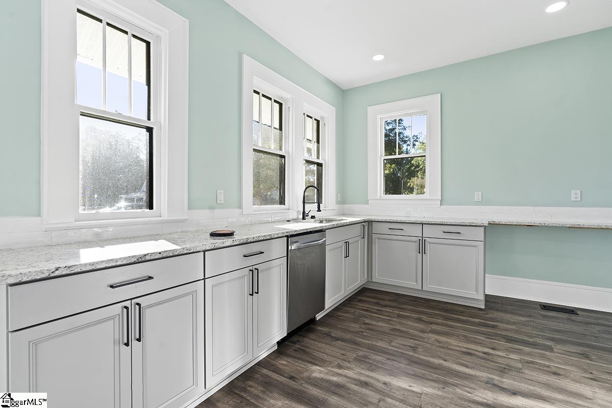 501 N Adair Street Property Photo 7