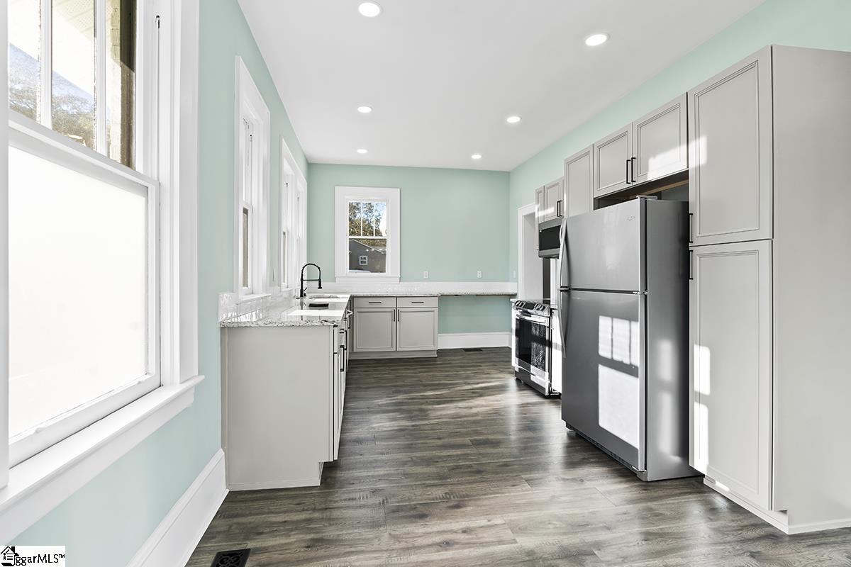 501 N Adair Street Property Photo 8