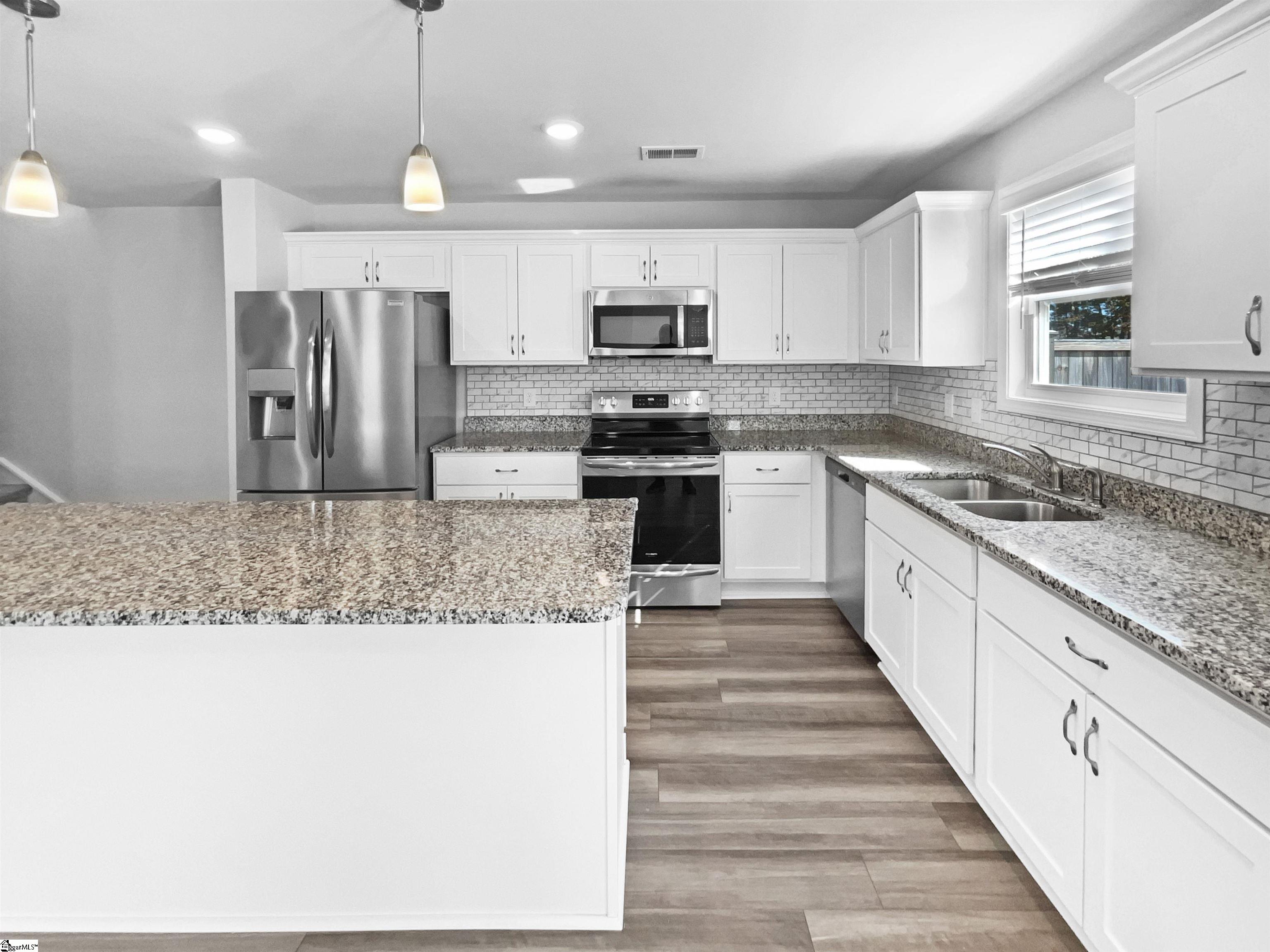 108 W Compass Way Property Photo 4