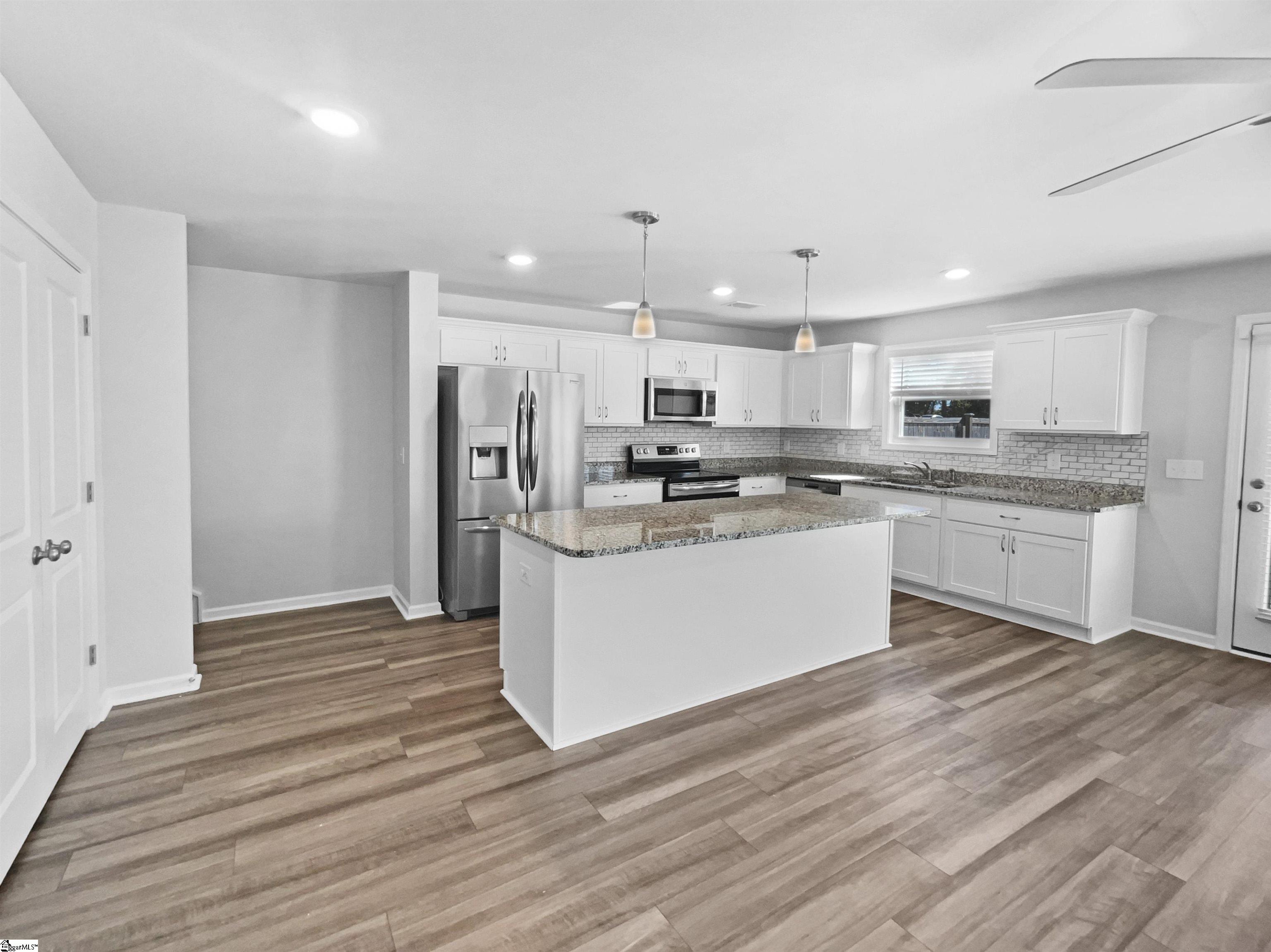 108 W Compass Way Property Photo 15