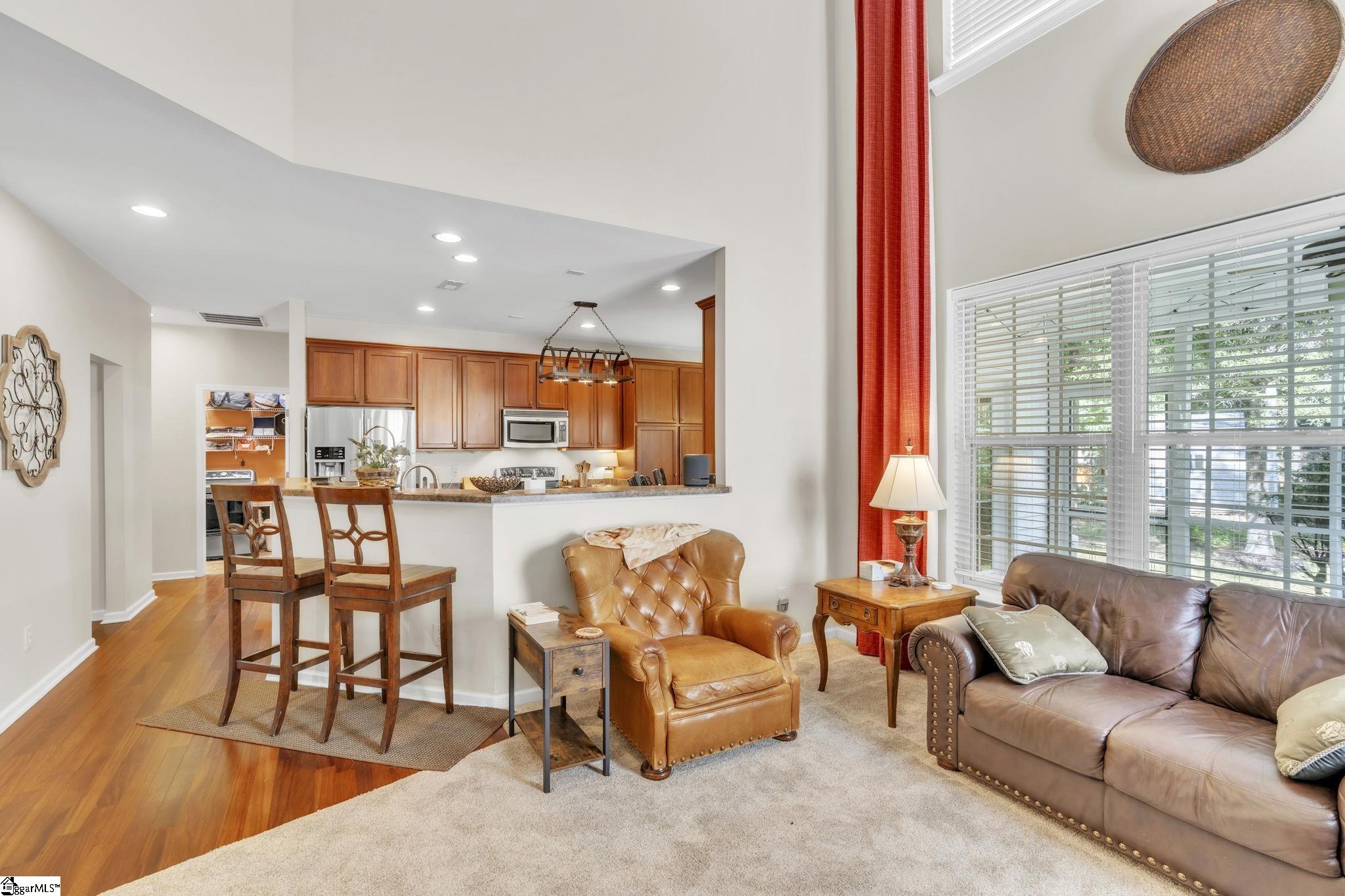 528 Kingsmoor Drive Property Photo 5