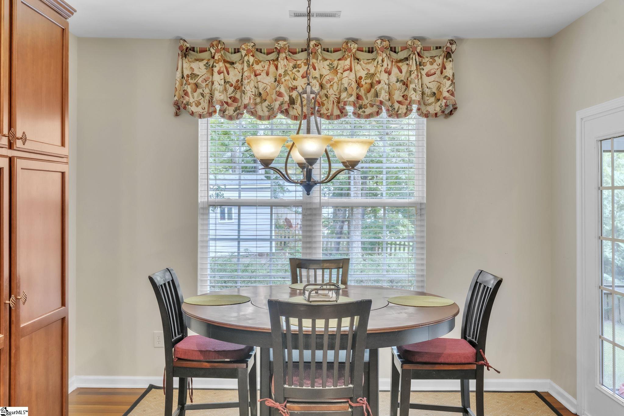 528 Kingsmoor Drive Property Photo 9