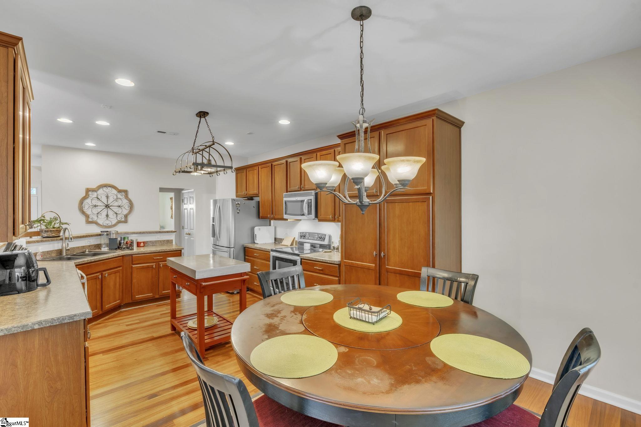 528 Kingsmoor Drive Property Photo 10