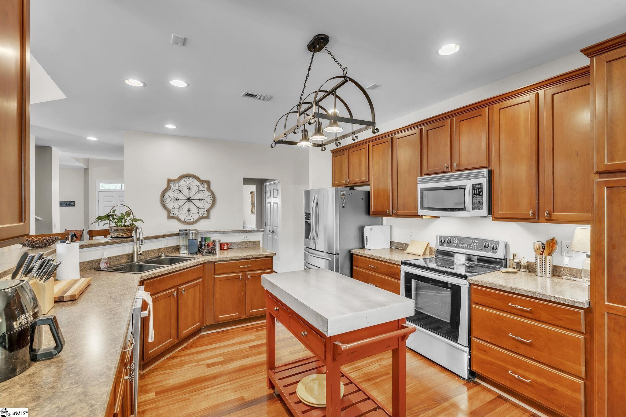 528 Kingsmoor Drive Property Photo 11