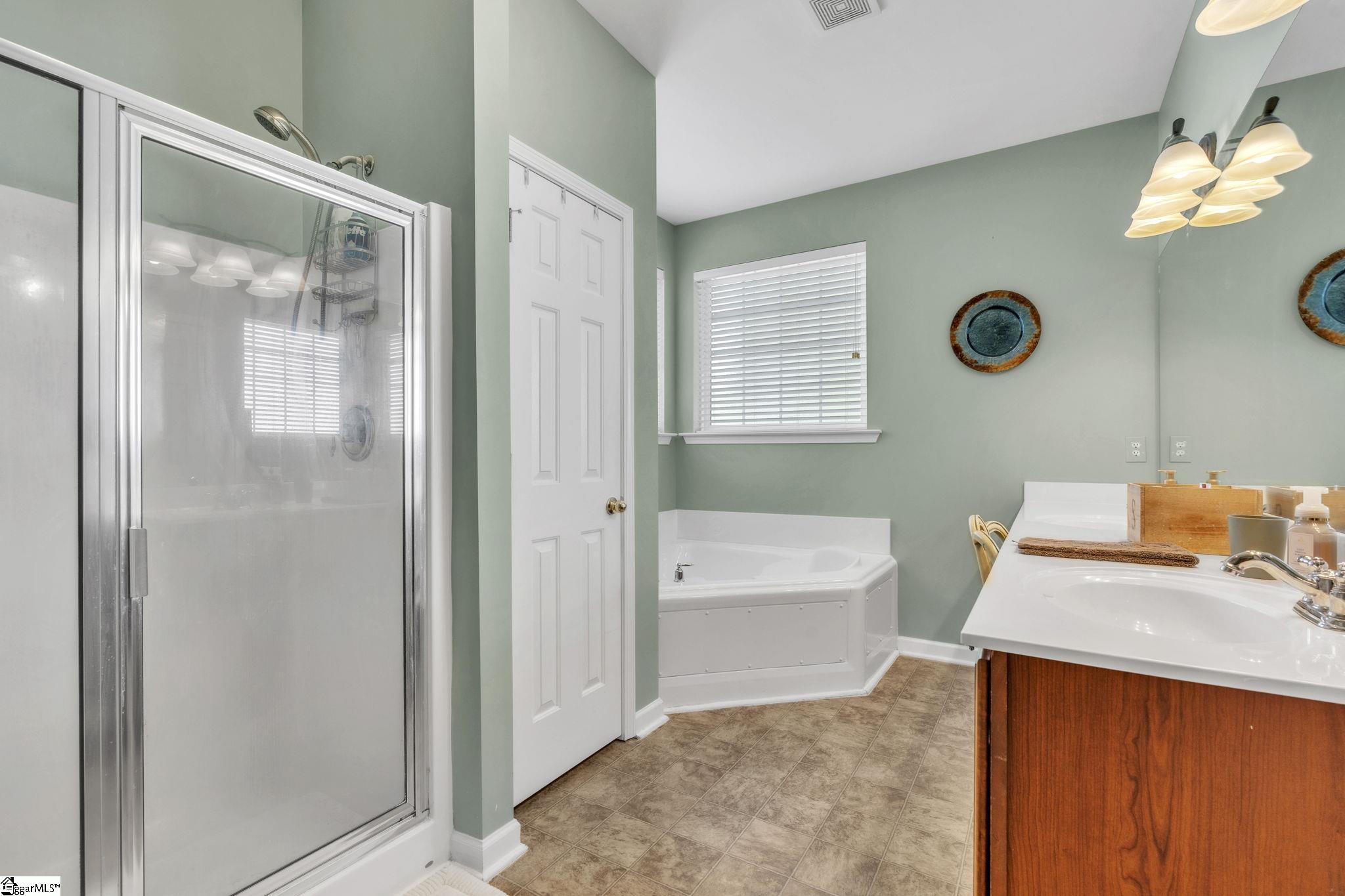 528 Kingsmoor Drive Property Photo 19