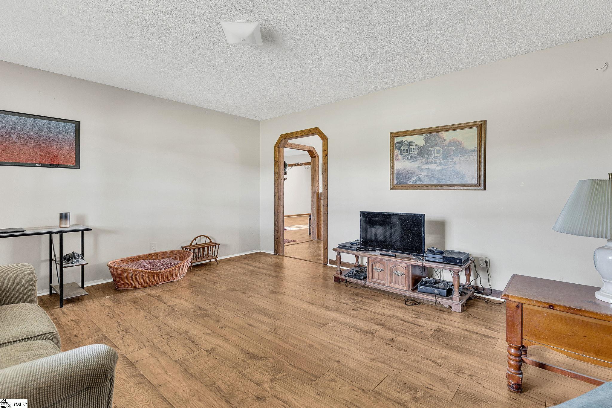 1071 Little Mountain Road Property Photo 4