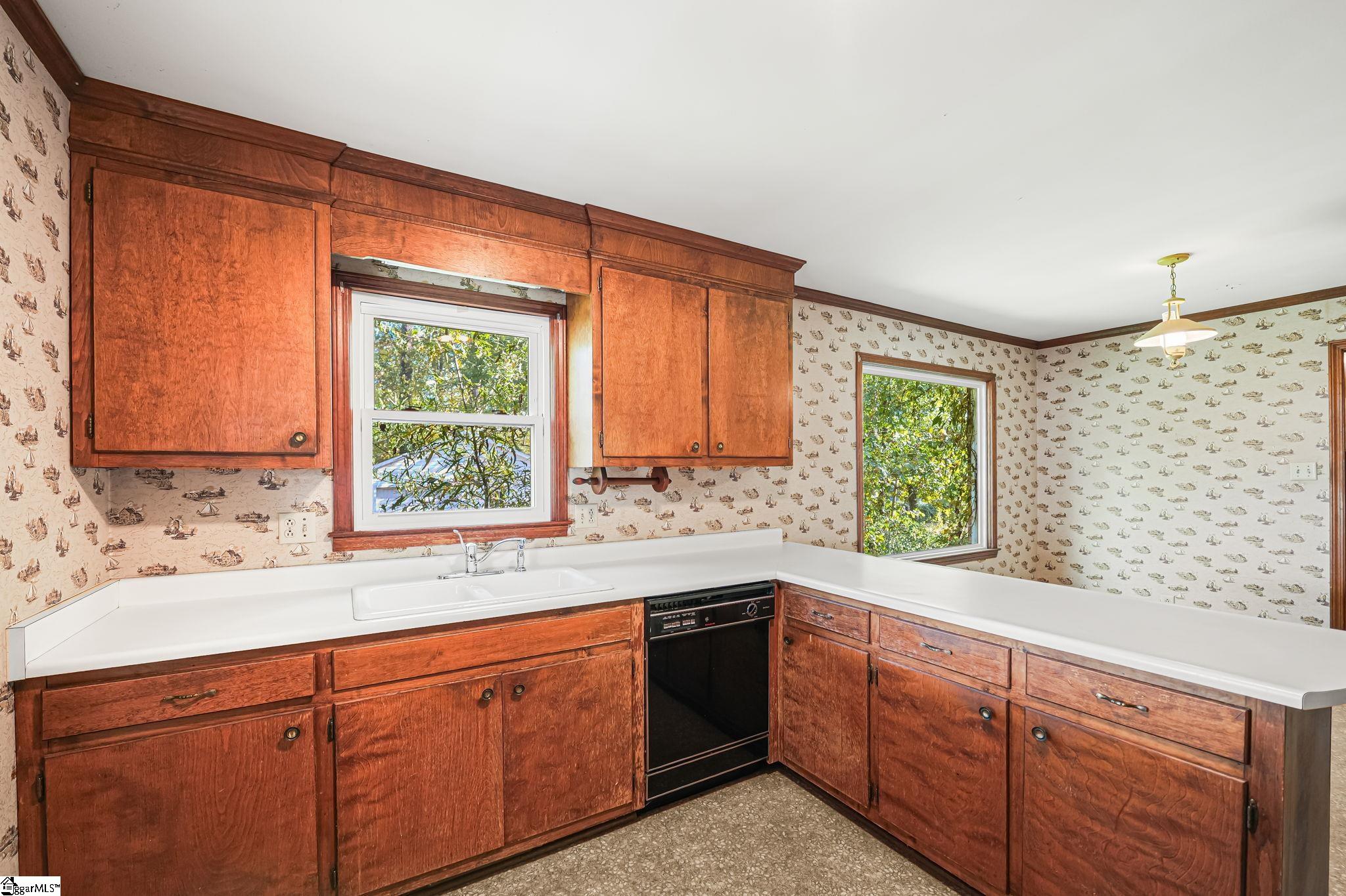 102 Somerset Drive Property Photo 7