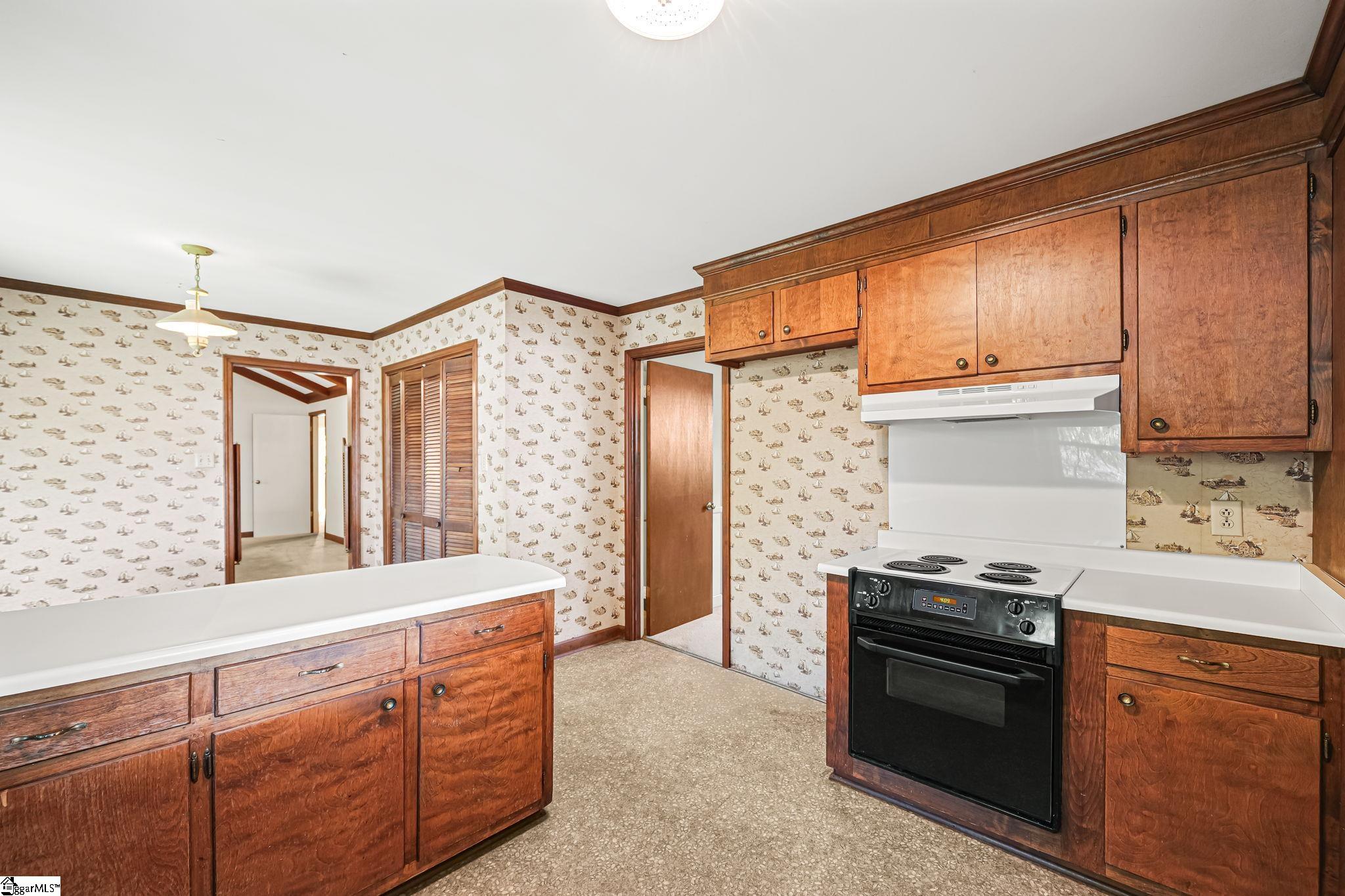 102 Somerset Drive Property Photo 8