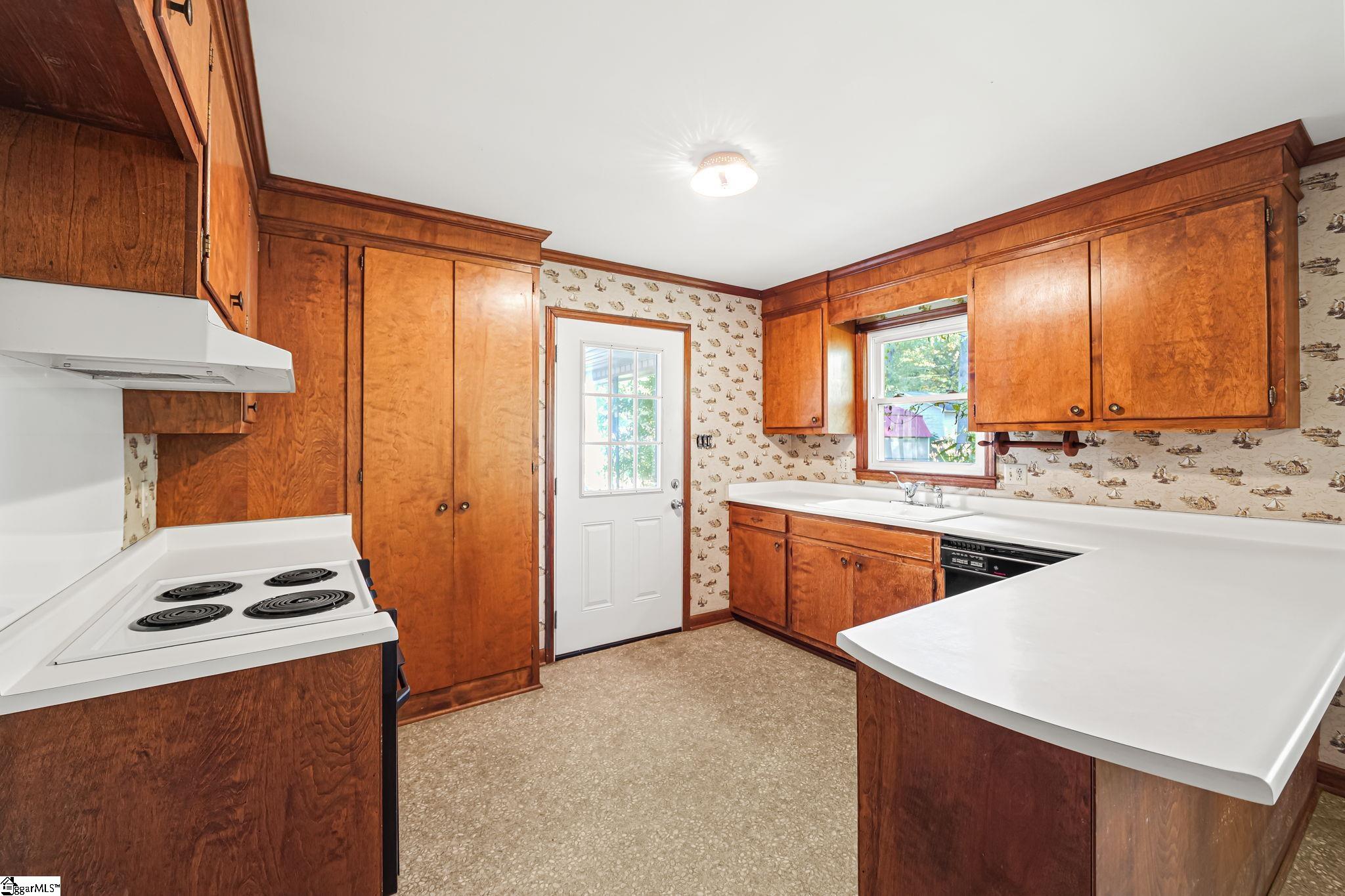 102 Somerset Drive Property Photo 9