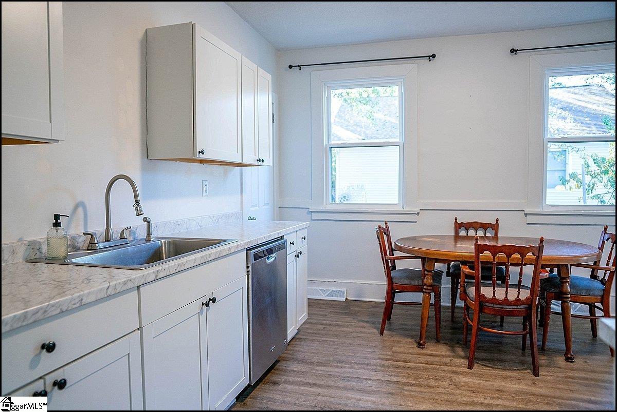 3 21st Street Property Photo 8