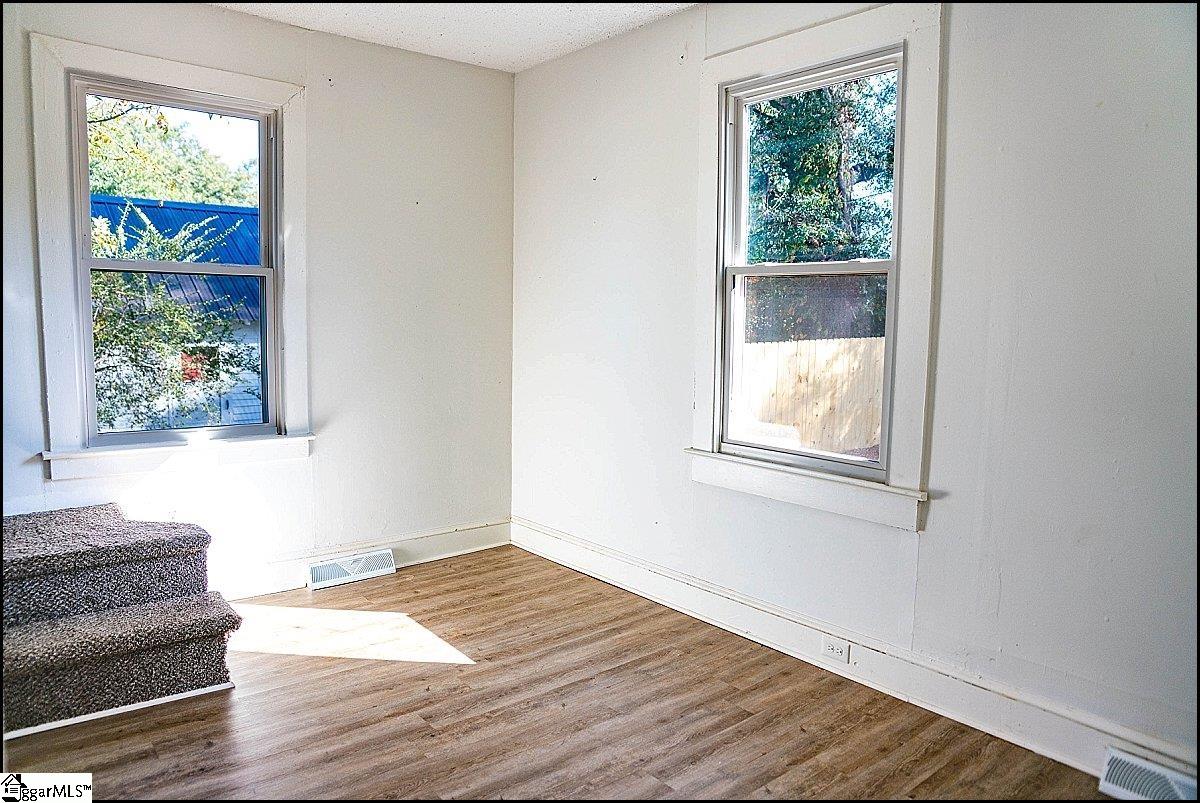 3 21st Street Property Photo 16