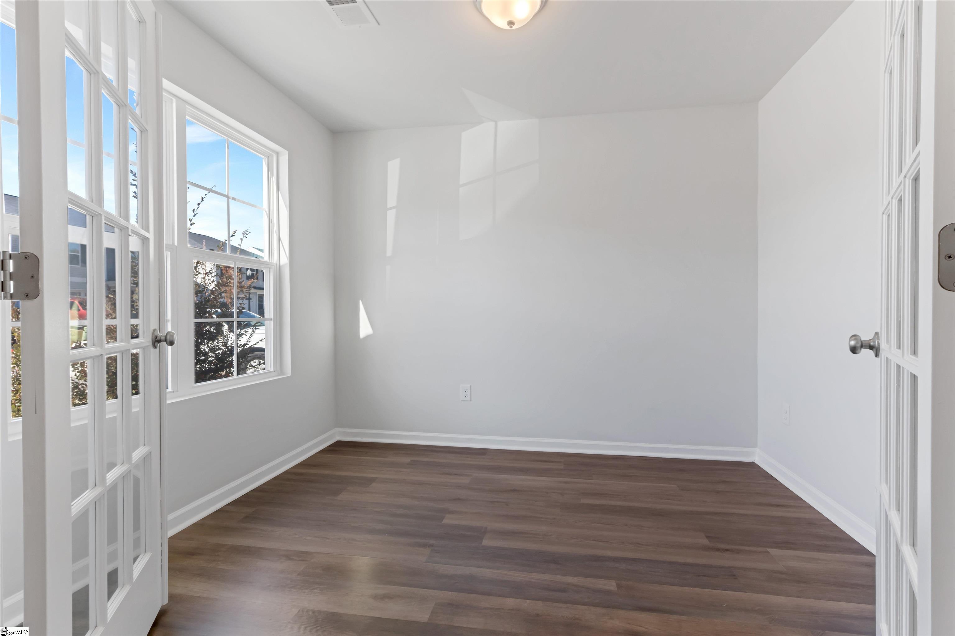 445 Grantham Court Property Photo 6