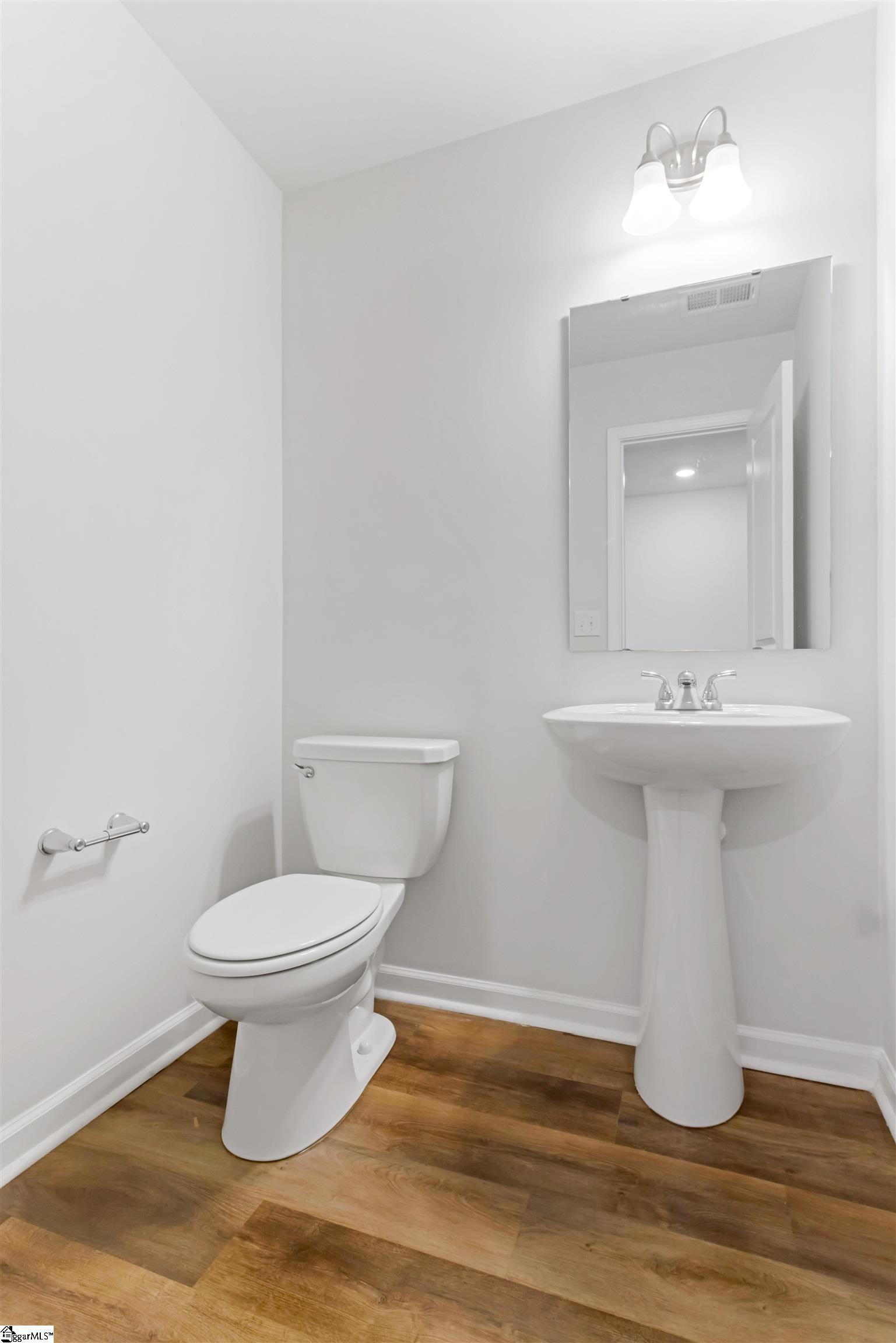 445 Grantham Court Property Photo 8