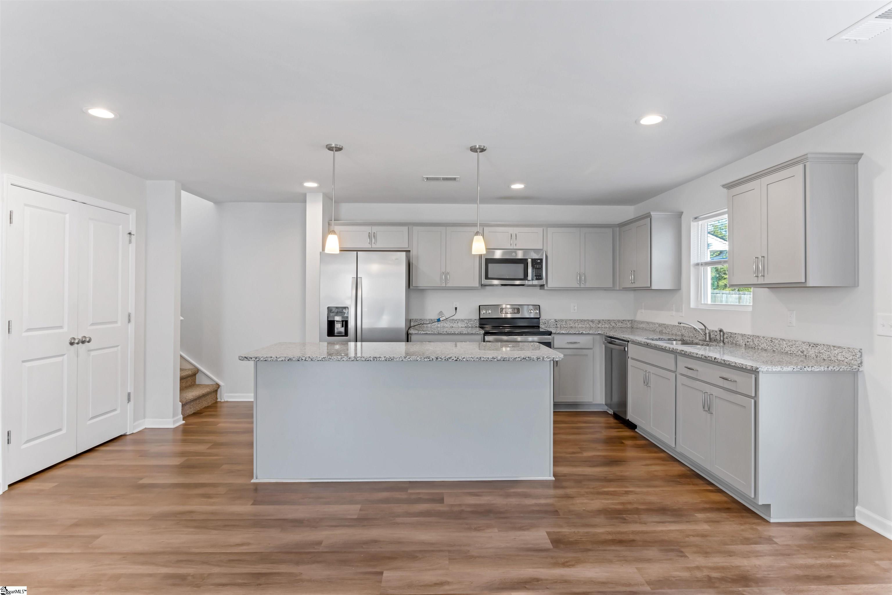 445 Grantham Court Property Photo 15