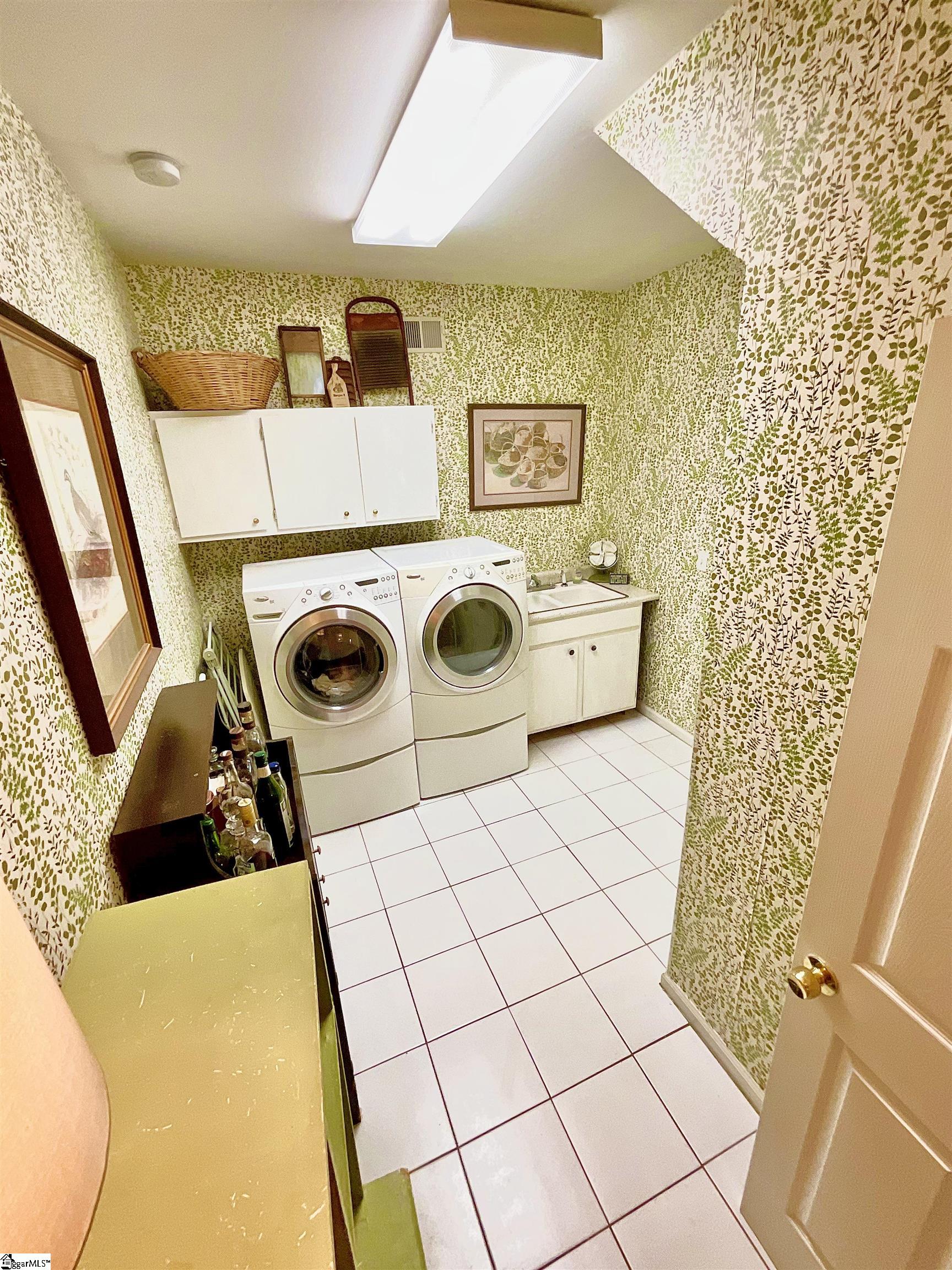 390 Blakely Avenue Property Photo 12