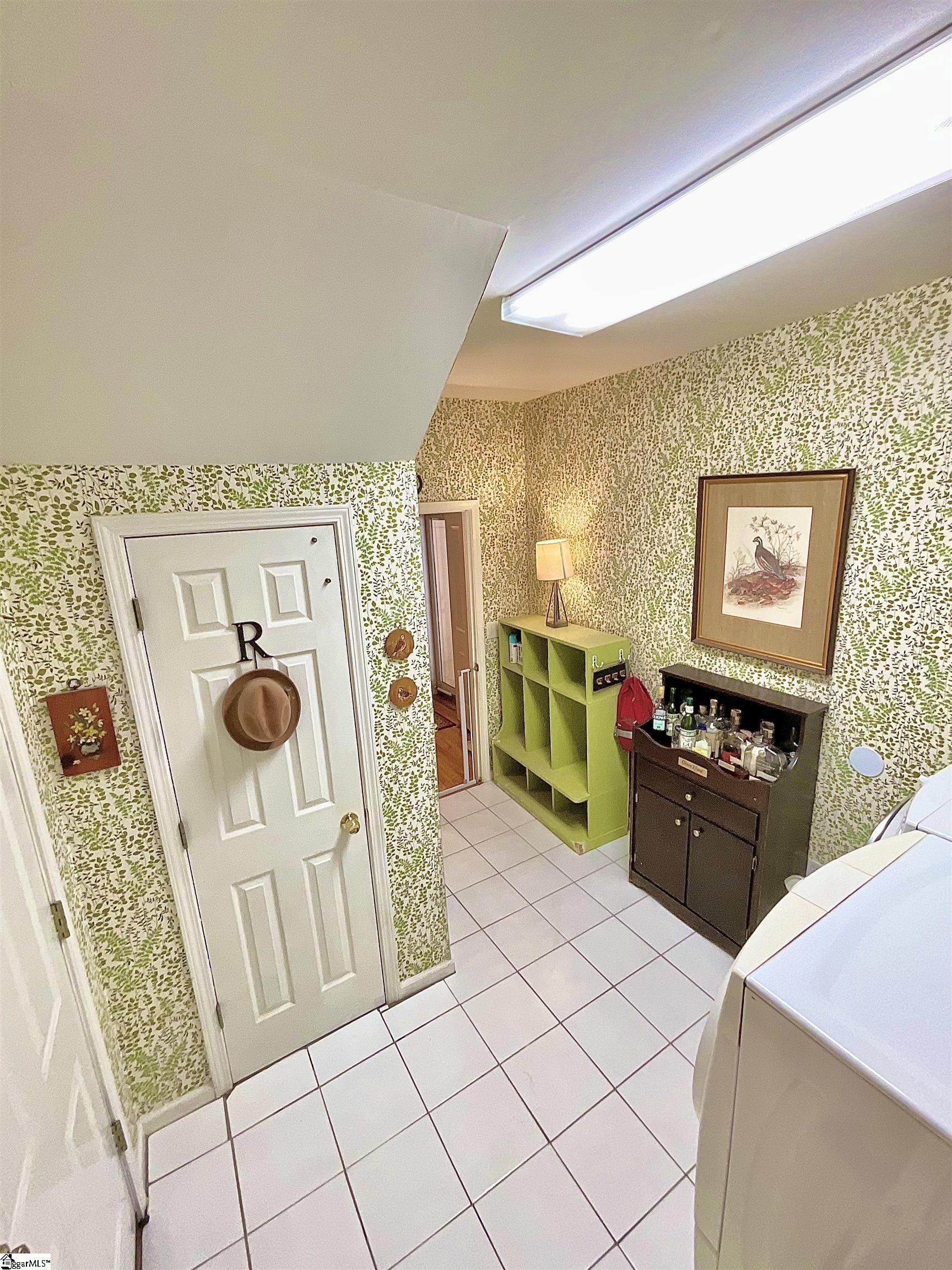 390 Blakely Avenue Property Photo 13