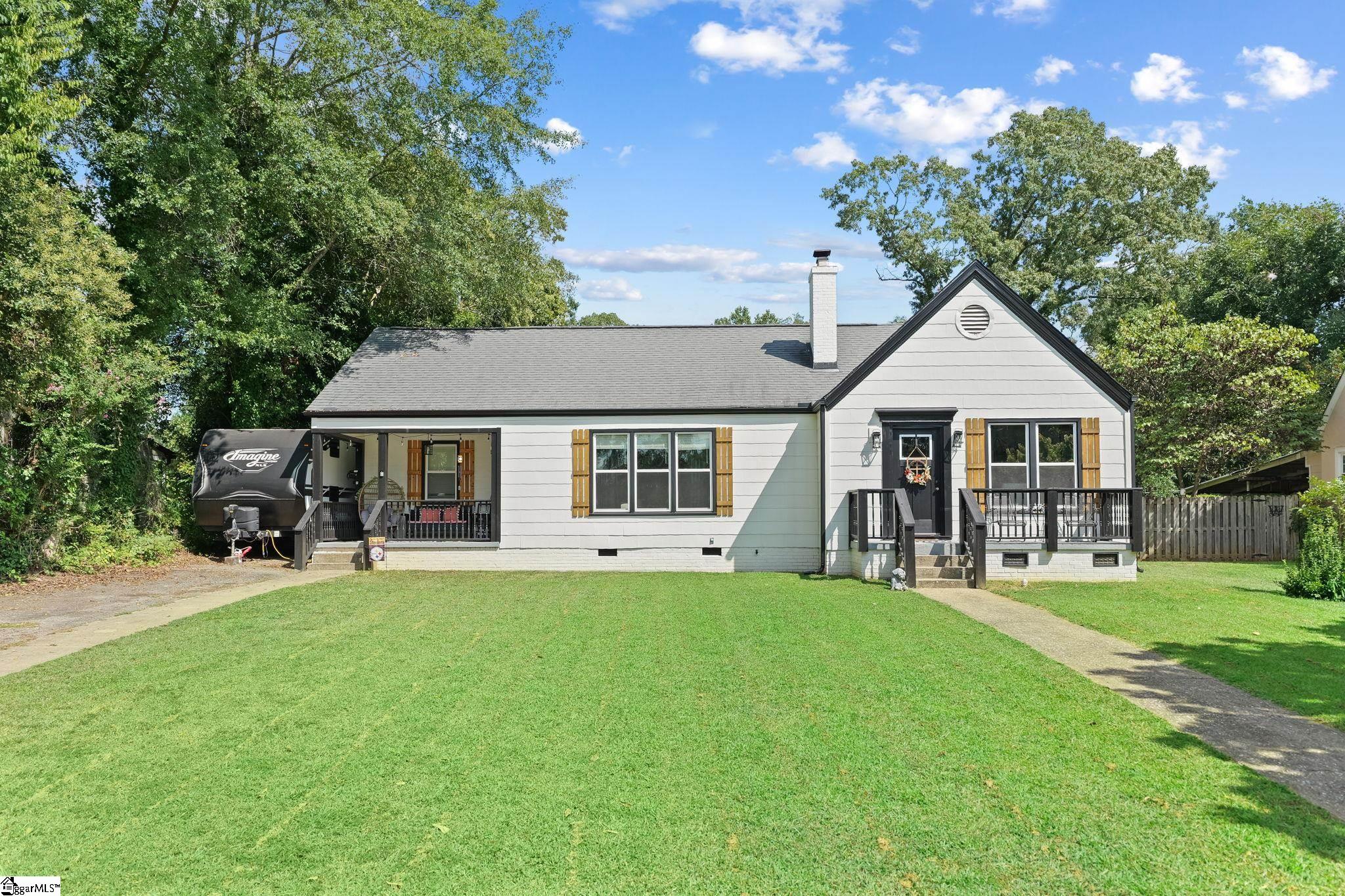 127 E Victoria Road Property Photo 1