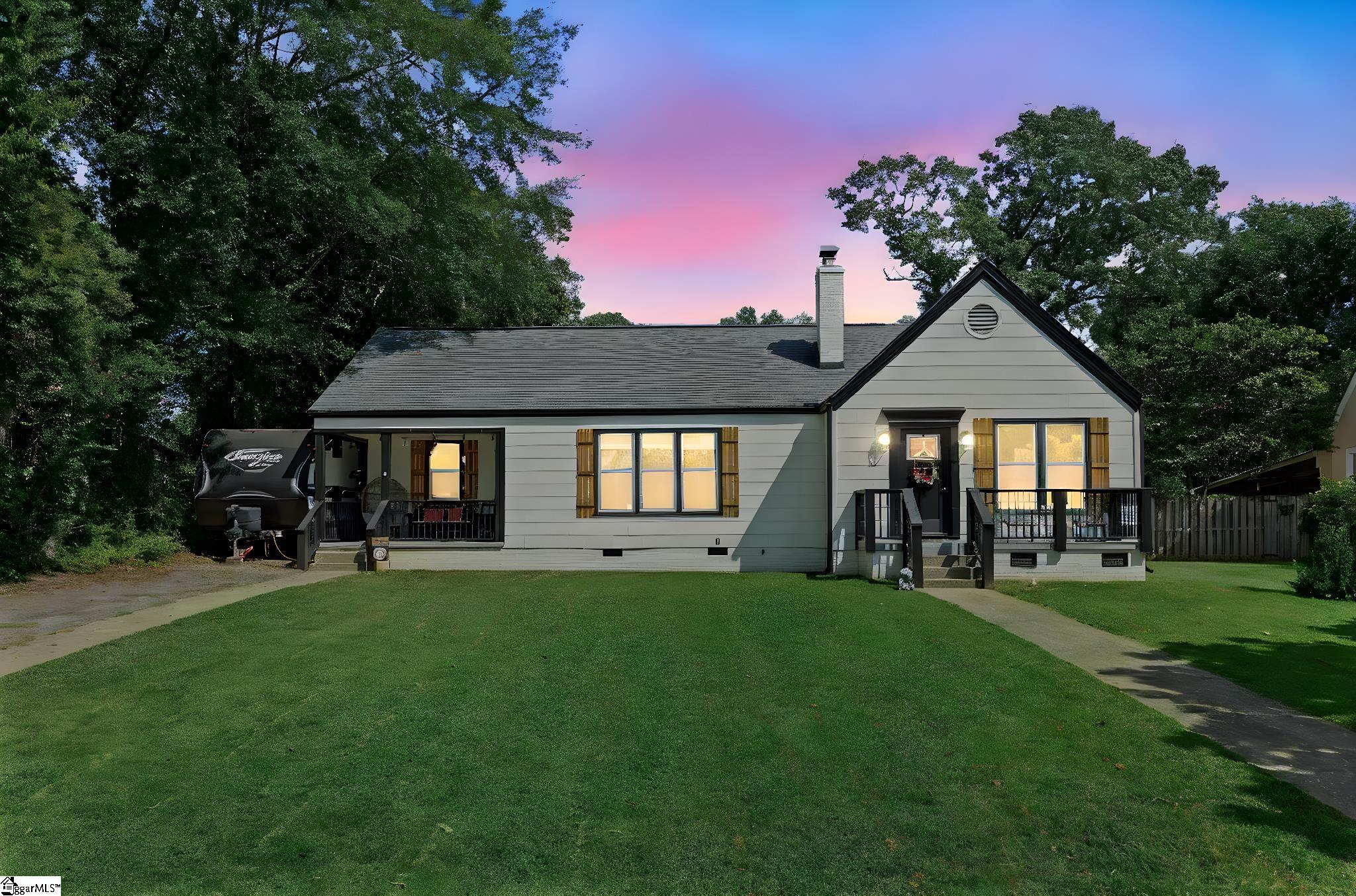 127 E Victoria Road Property Photo 2