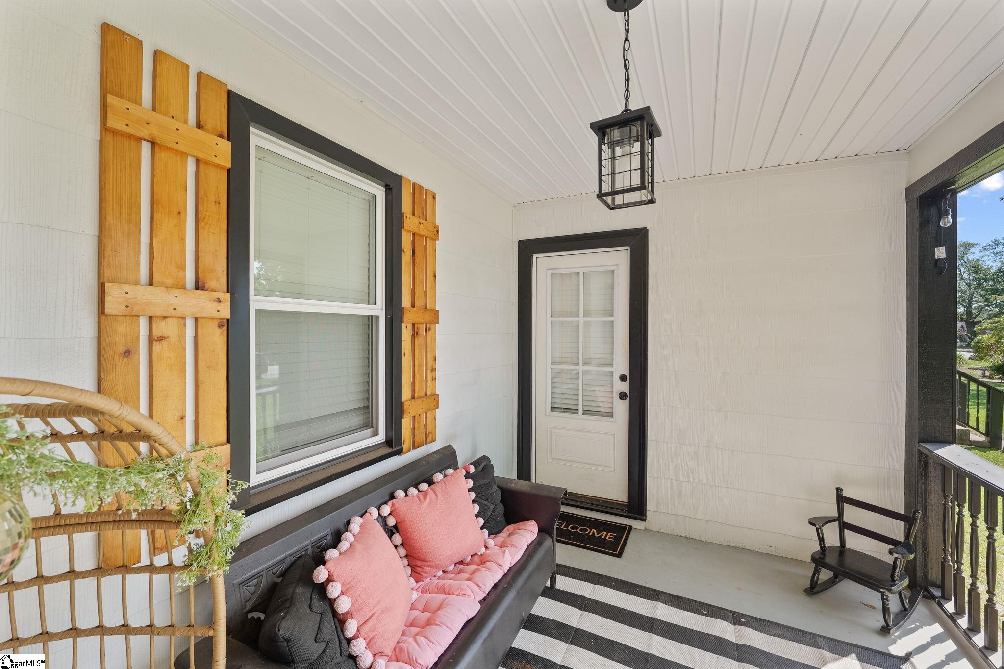 127 E Victoria Road Property Photo 5