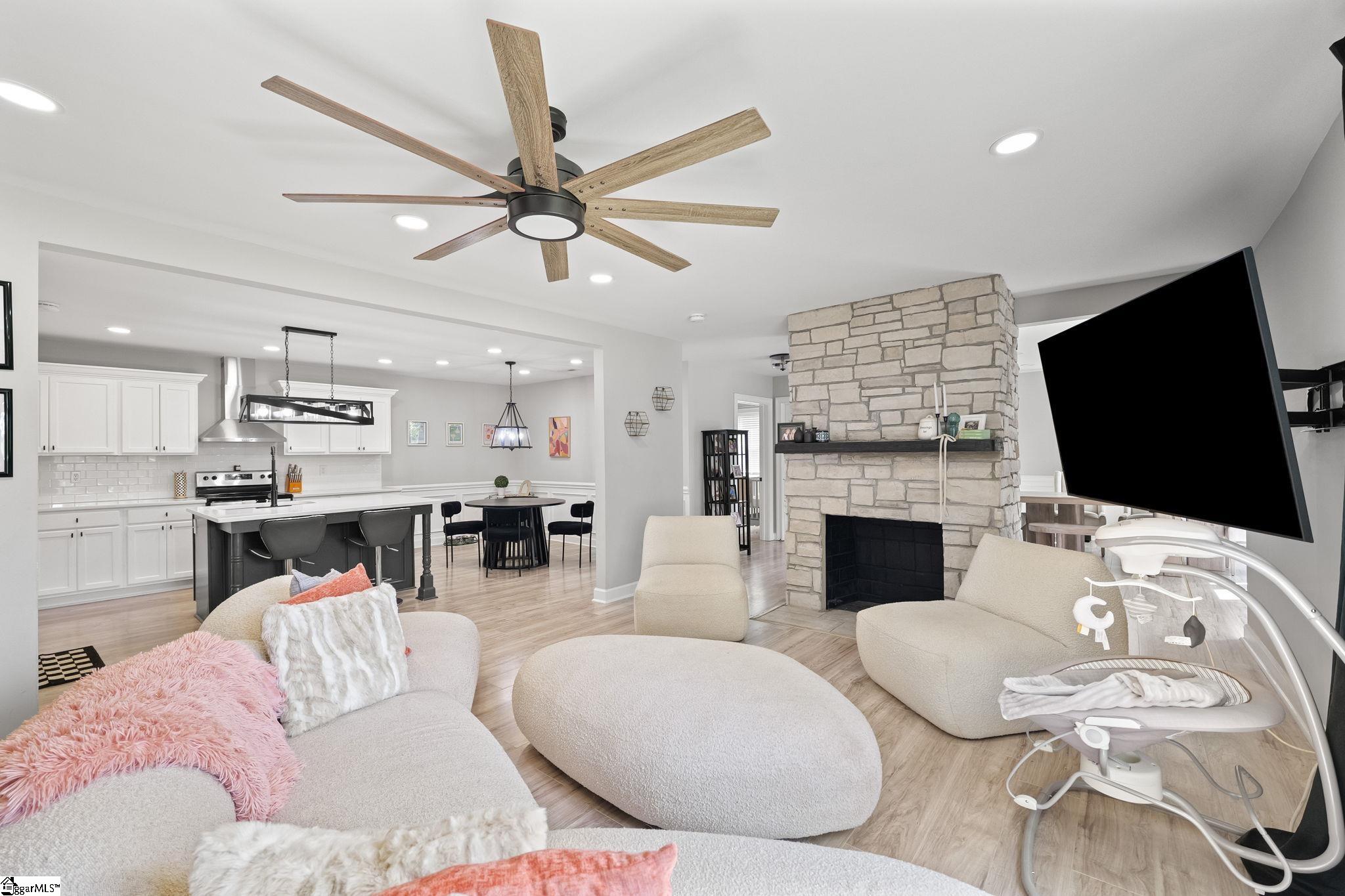 127 E Victoria Road Property Photo 7