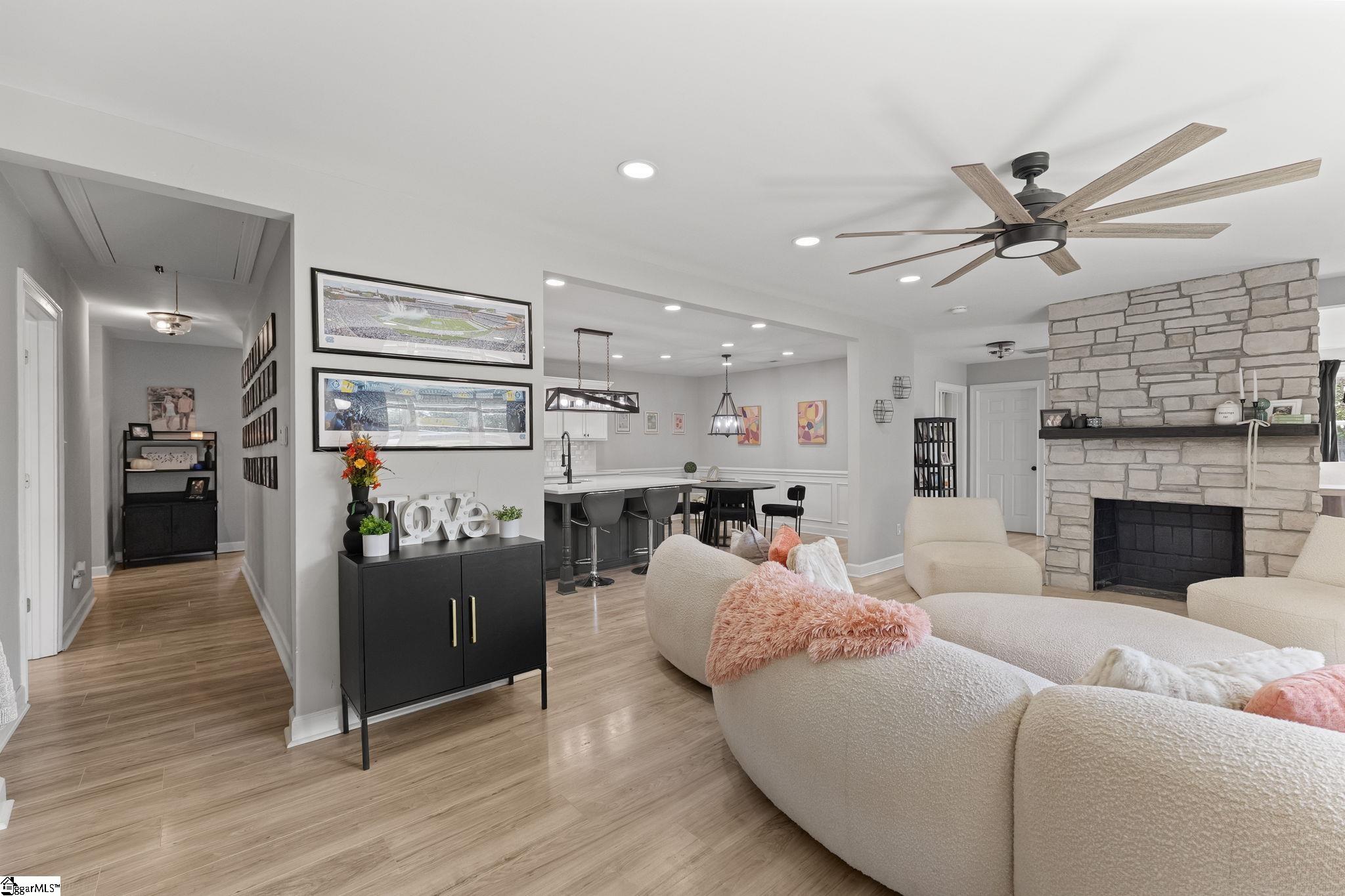 127 E Victoria Road Property Photo 8