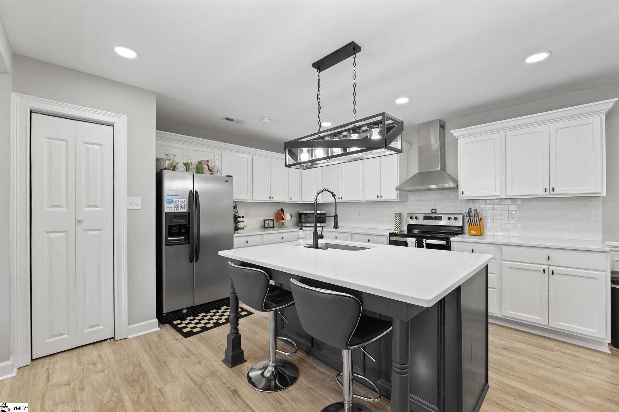 127 E Victoria Road Property Photo 11