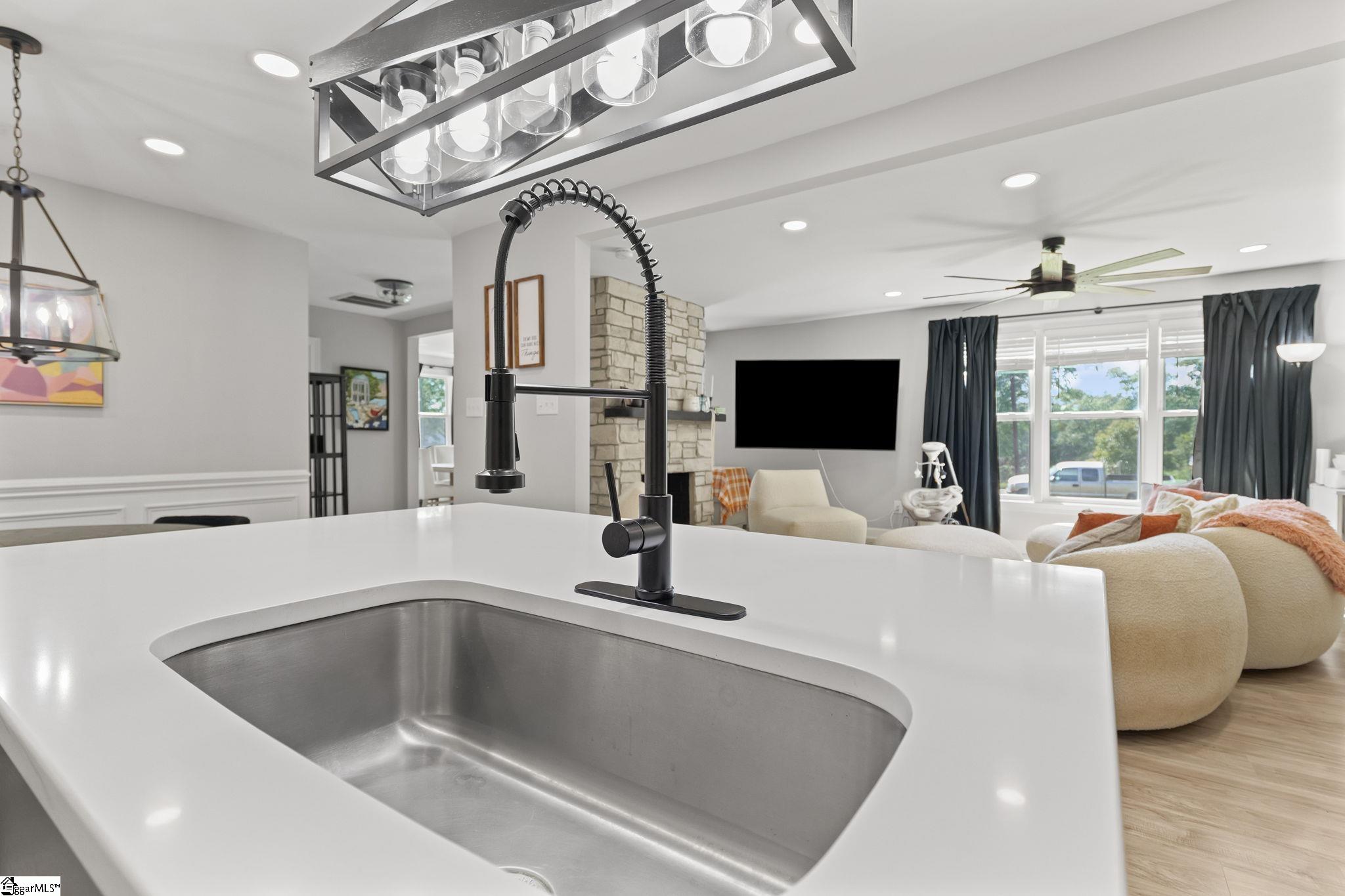 127 E Victoria Road Property Photo 15