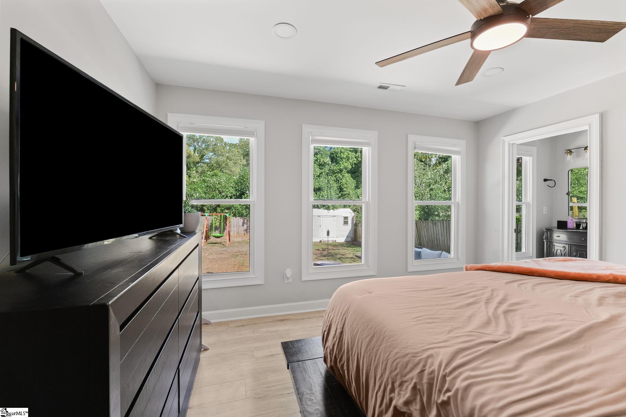 127 E Victoria Road Property Photo 20