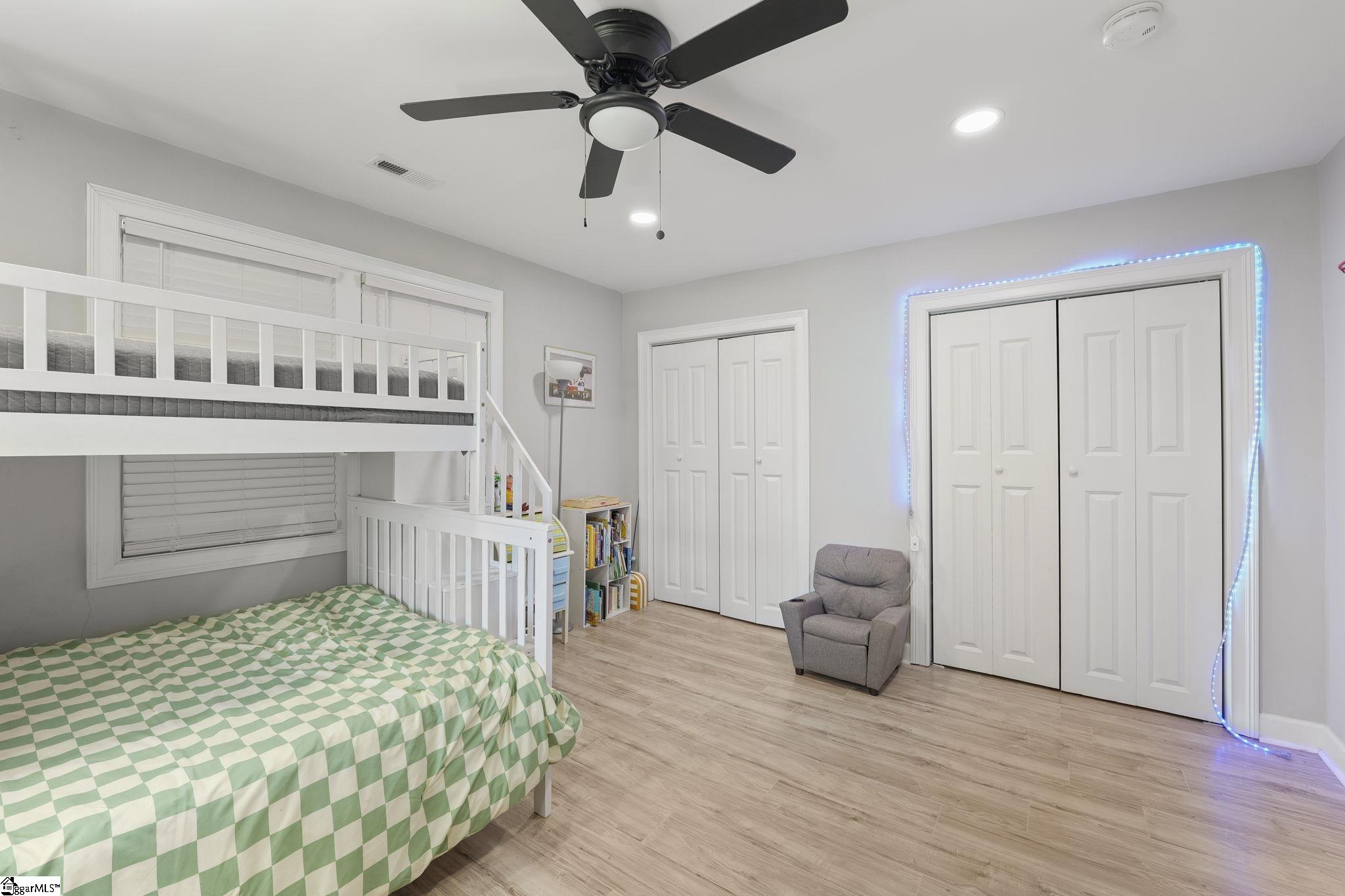 127 E Victoria Road Property Photo 24