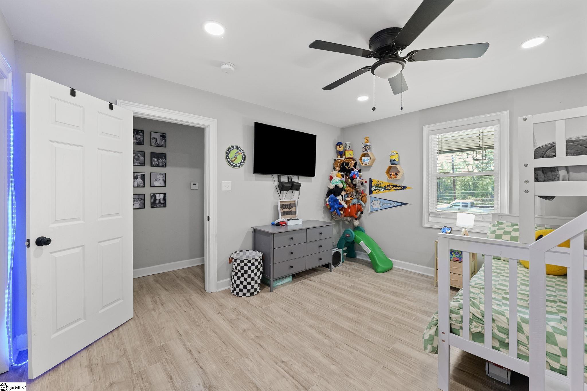 127 E Victoria Road Property Photo 25