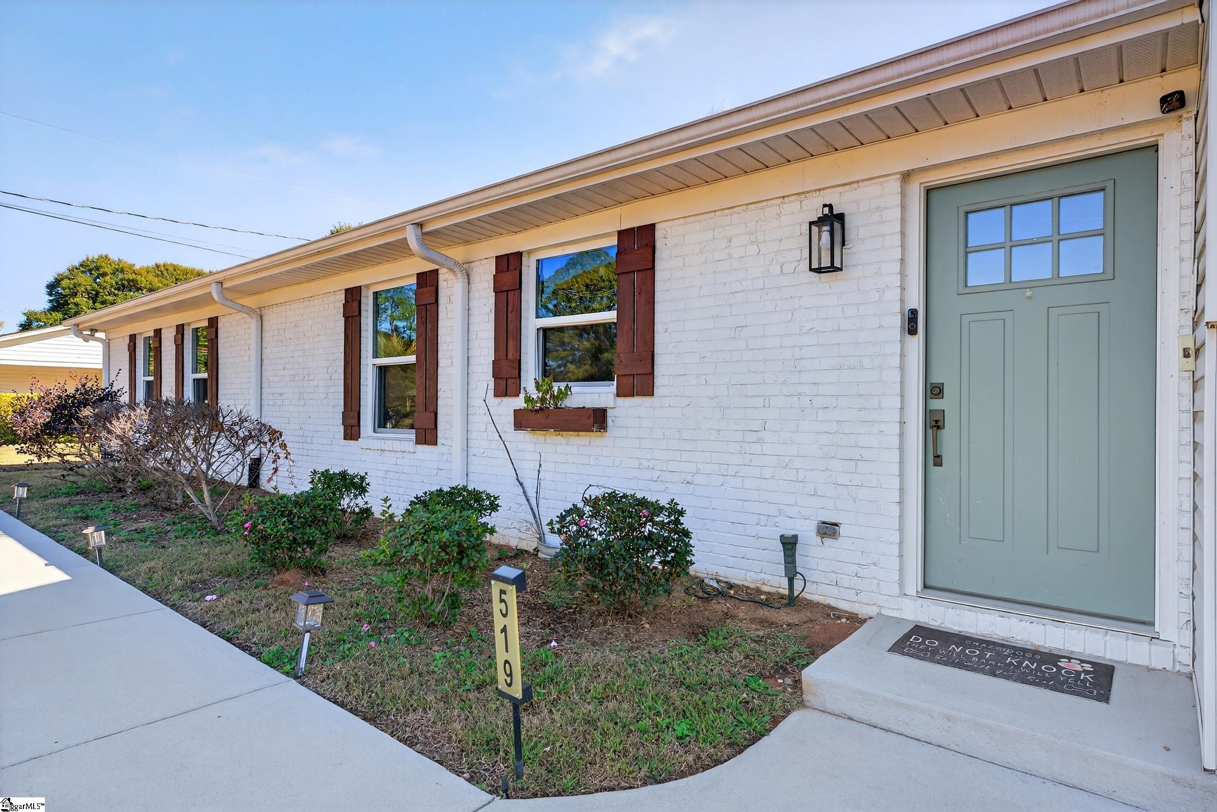 519 Longview Terrace Property Photo 4