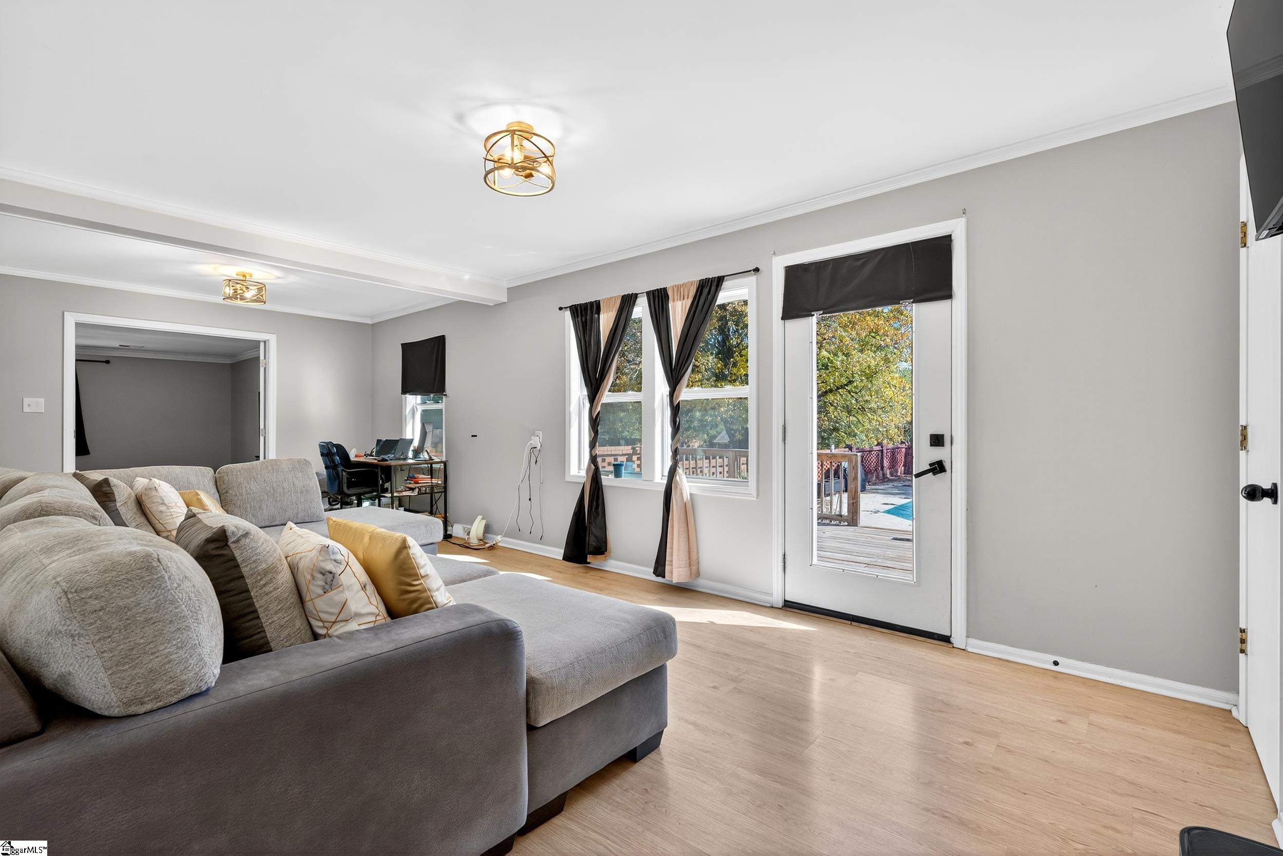 519 Longview Terrace Property Photo 6