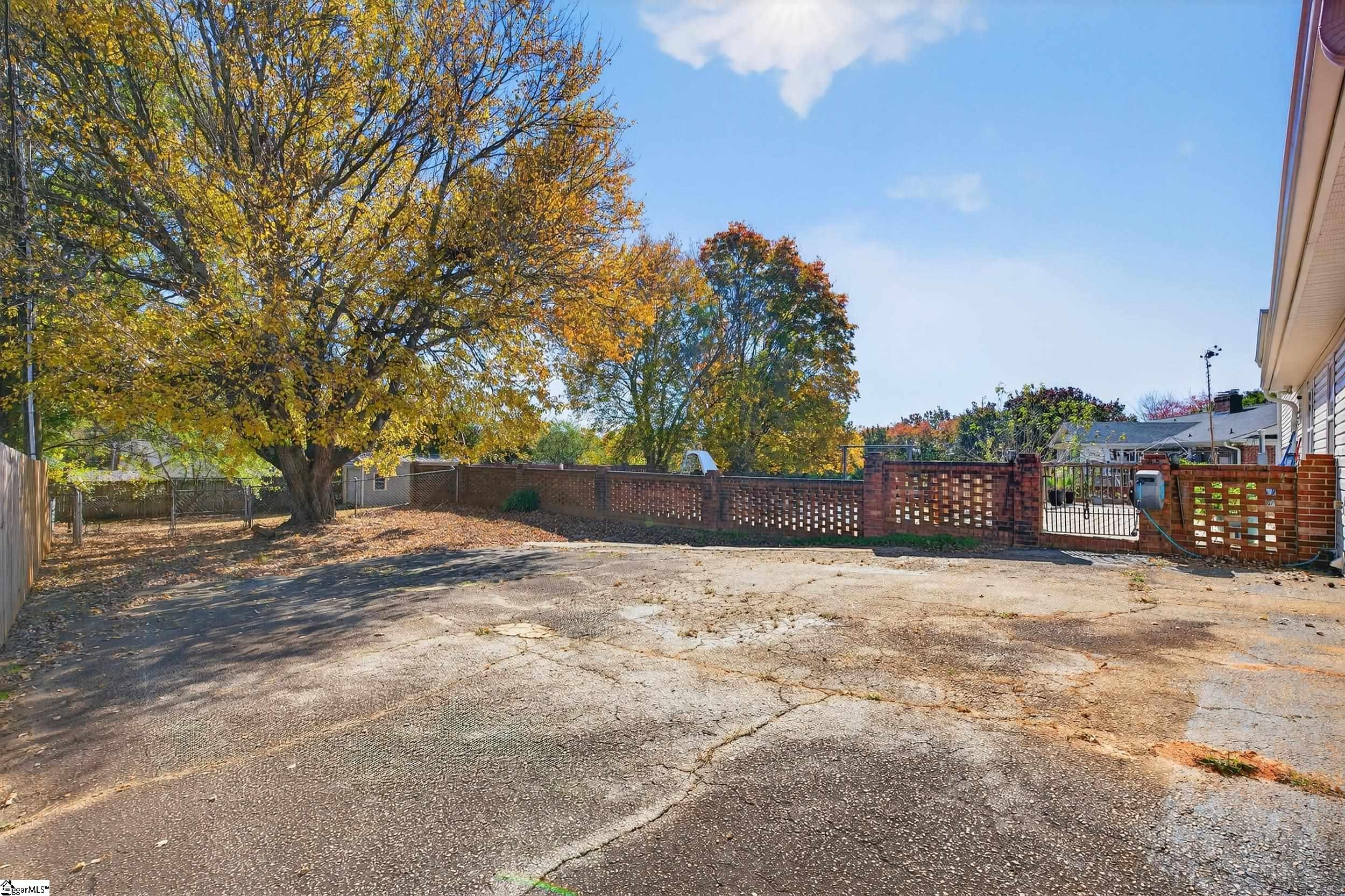 519 Longview Terrace Property Photo 28