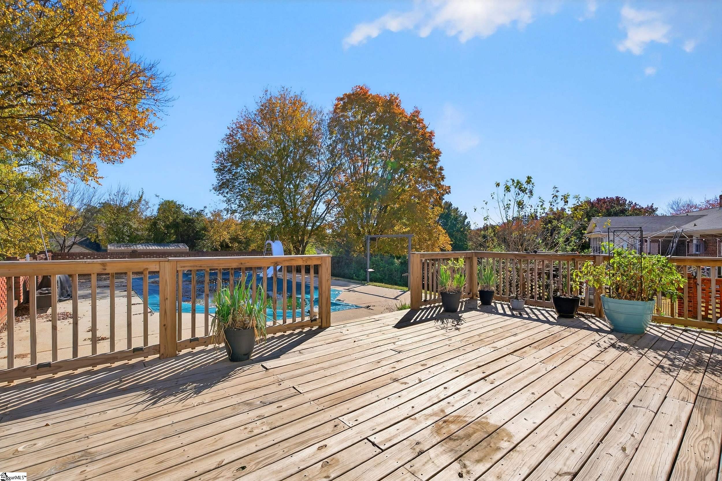 519 Longview Terrace Property Photo 32