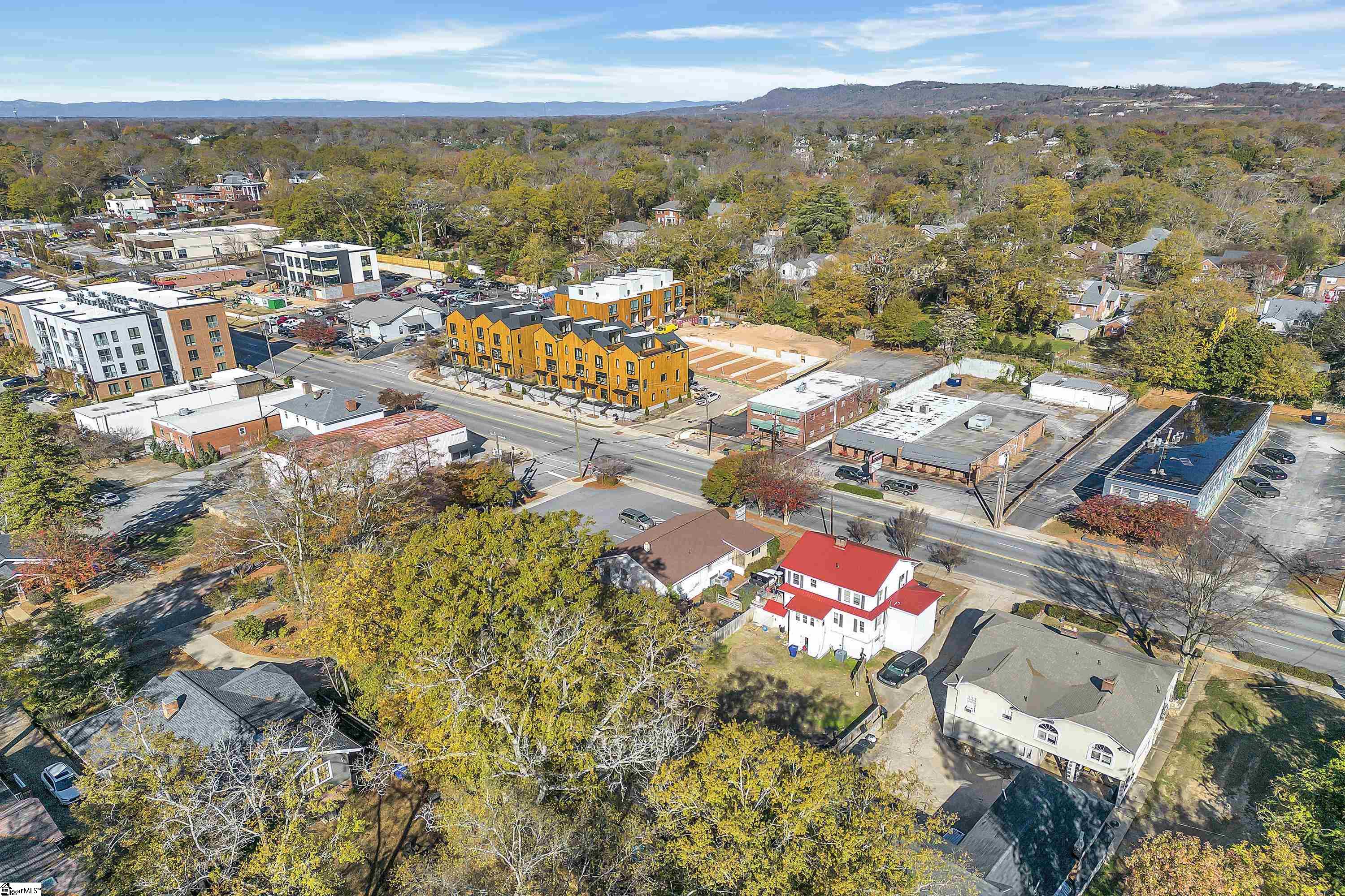 206 E Stone Avenue Property Photo 3