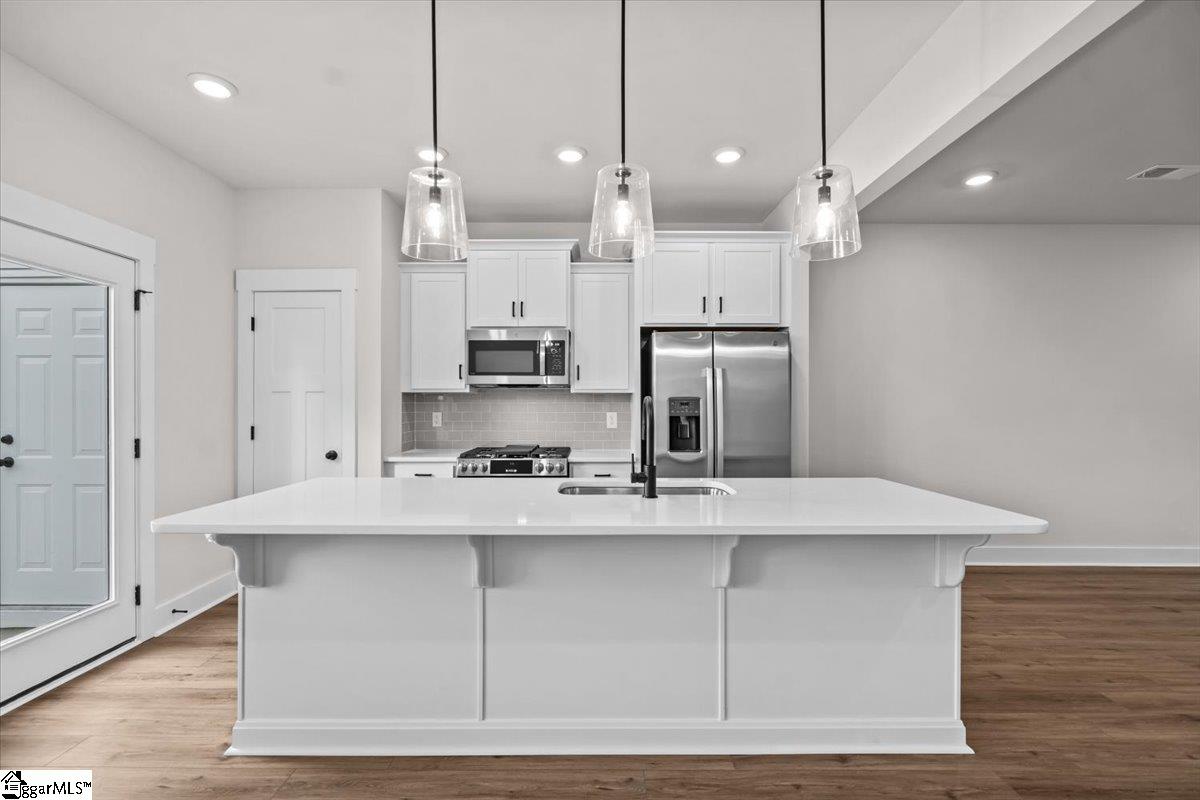 204 Cali Way Property Photo 5