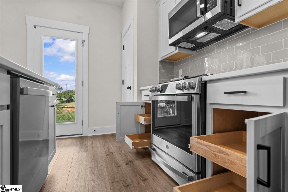 204 Cali Way Property Photo 9