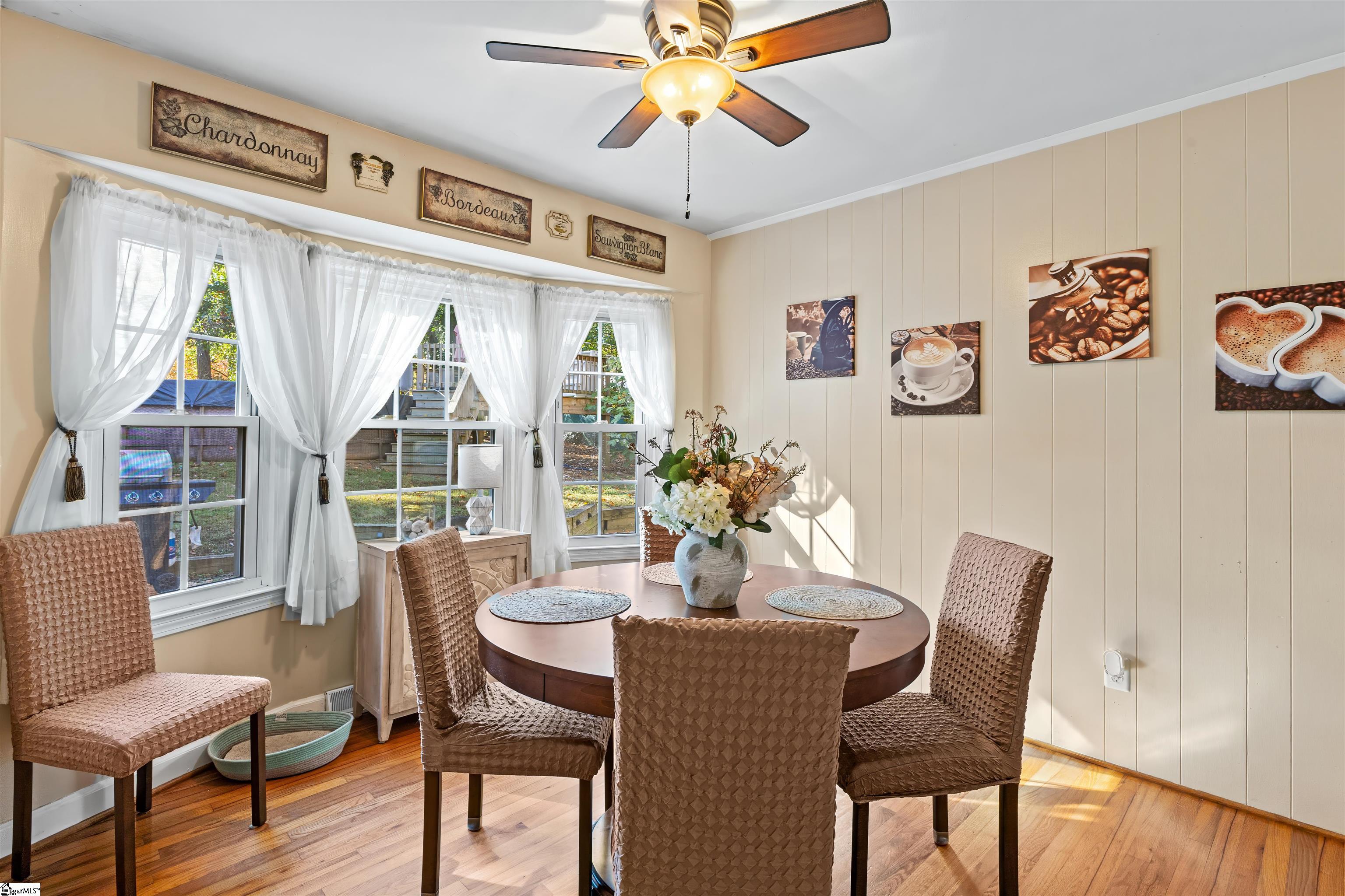 605 W Lee Road Property Photo 3