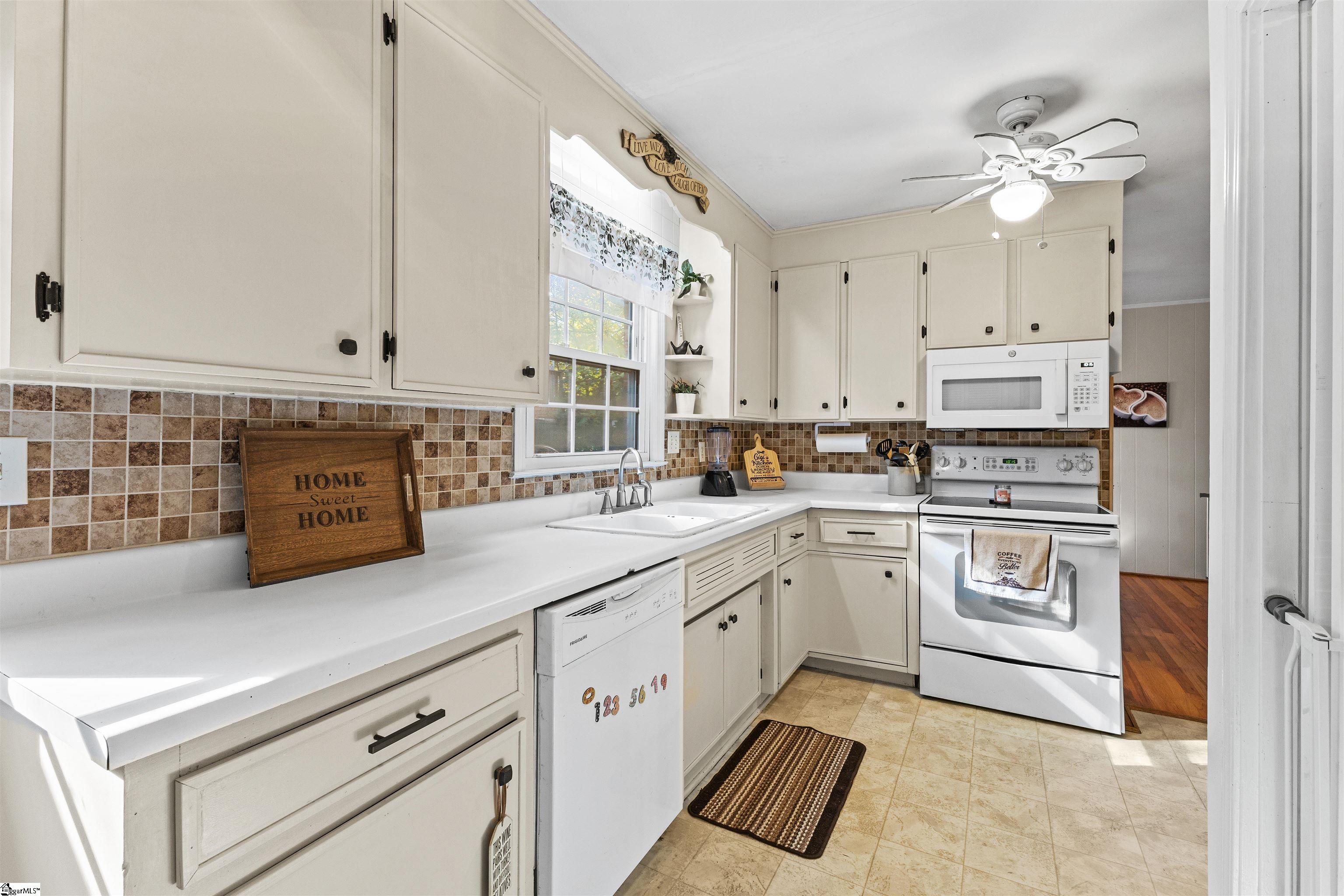 605 W Lee Road Property Photo 5