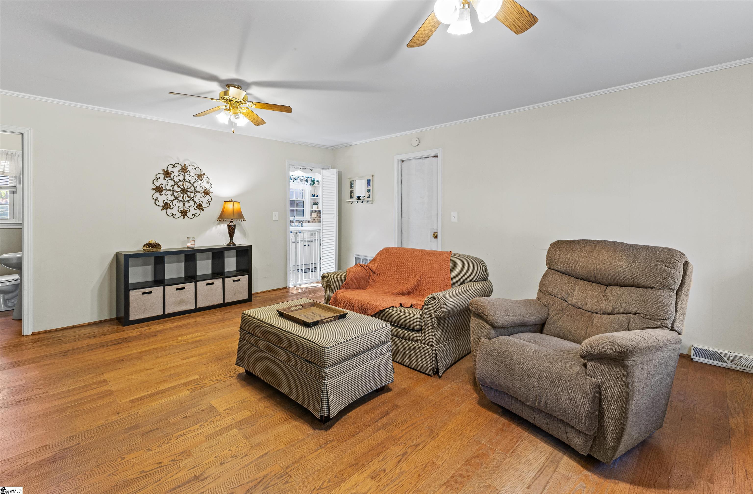 605 W Lee Road Property Photo 9