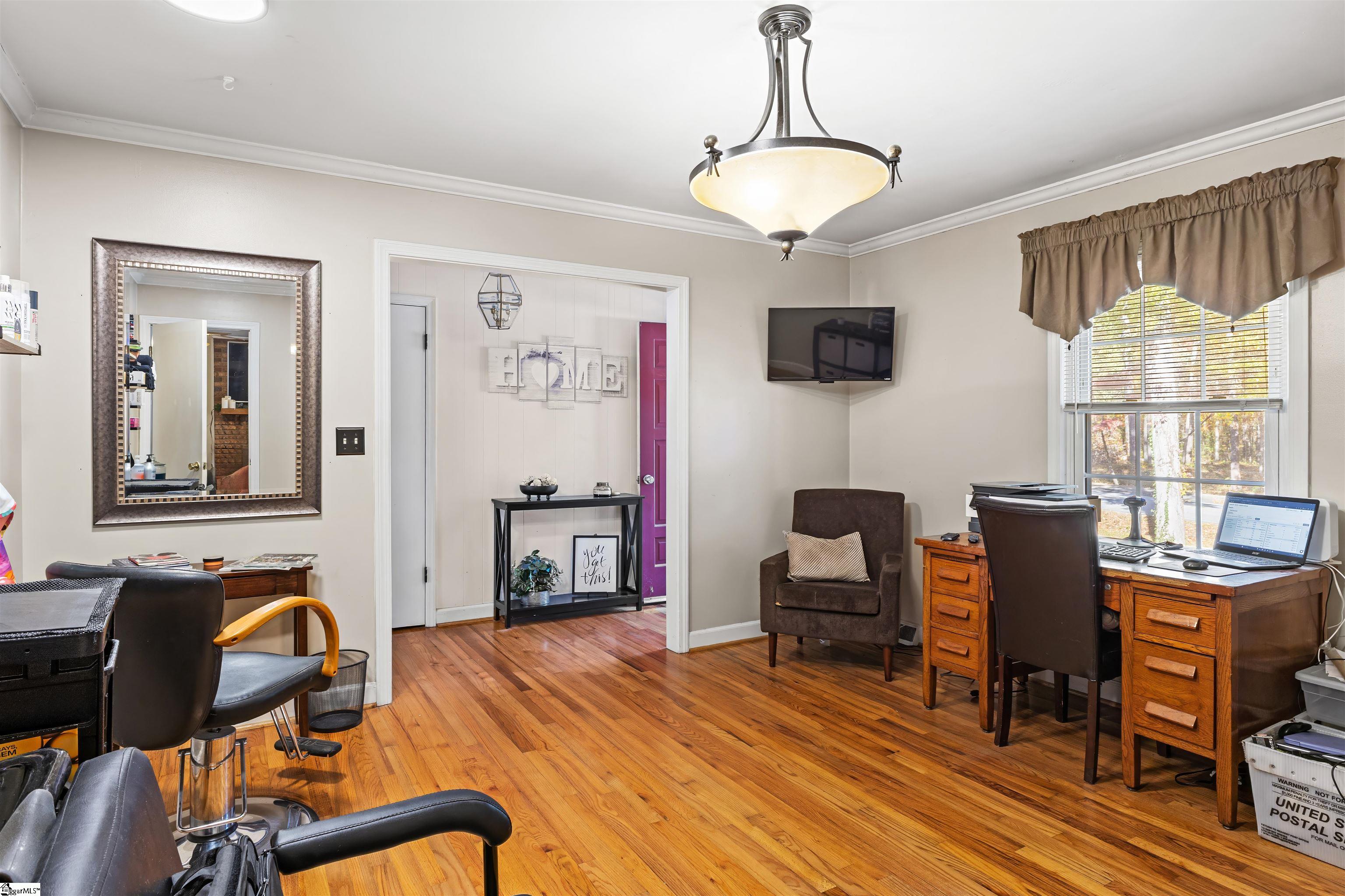 605 W Lee Road Property Photo 10