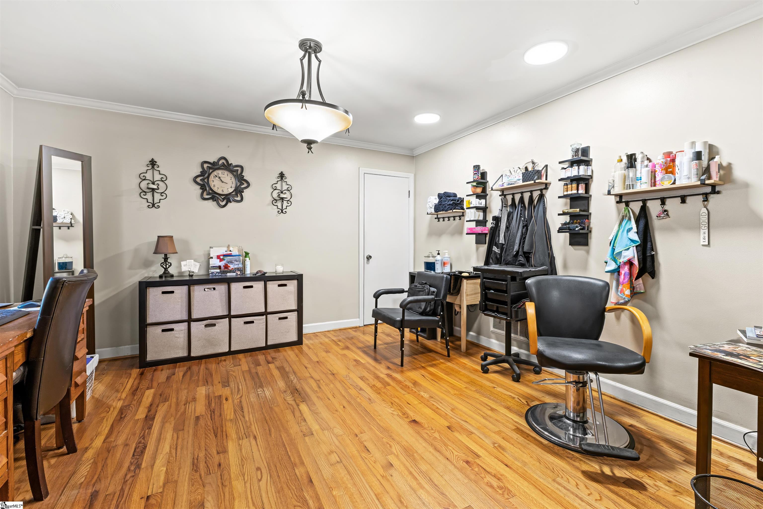 605 W Lee Road Property Photo 12