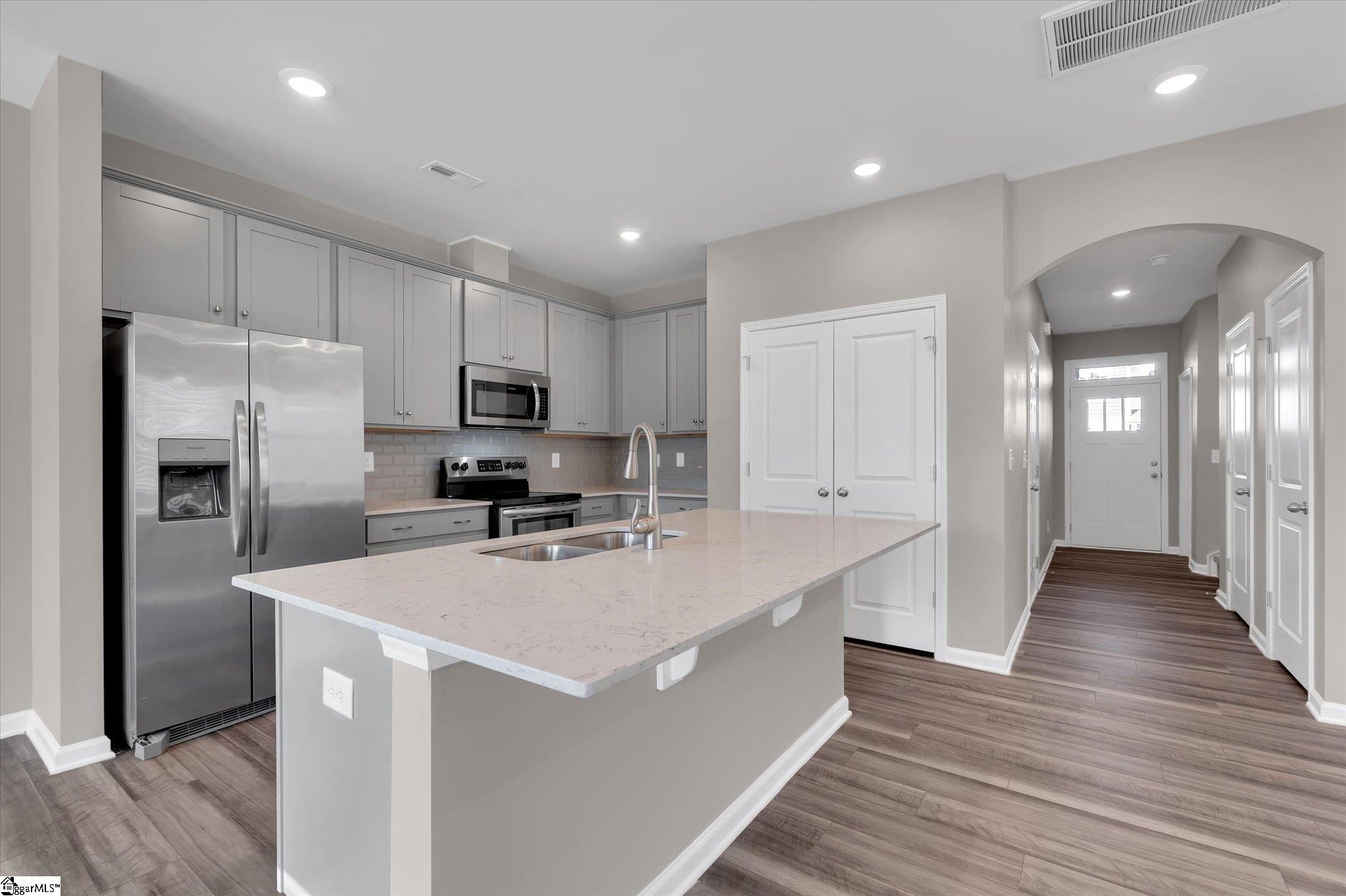 290 E Compass Way Property Photo 5